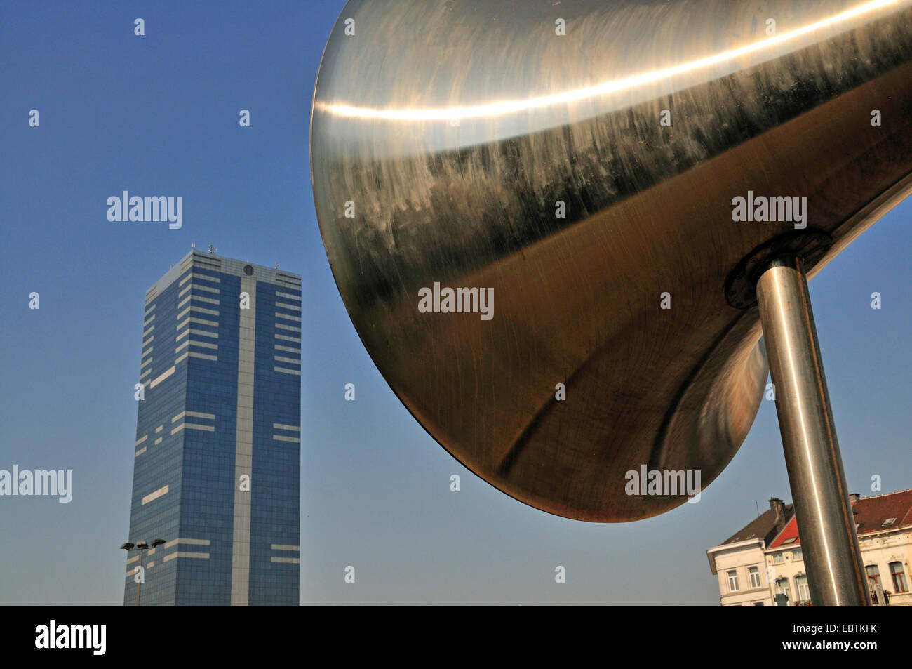 Laut-Hailer La Pasionaria, South Tower im Hintergrund, Belgien, Brüssel Stockfoto