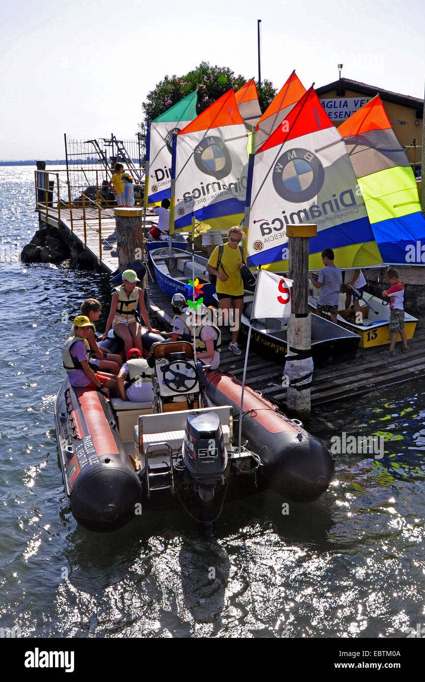 Schlauchboot segeln -Fotos und -Bildmaterial in hoher Auflösung – Alamy