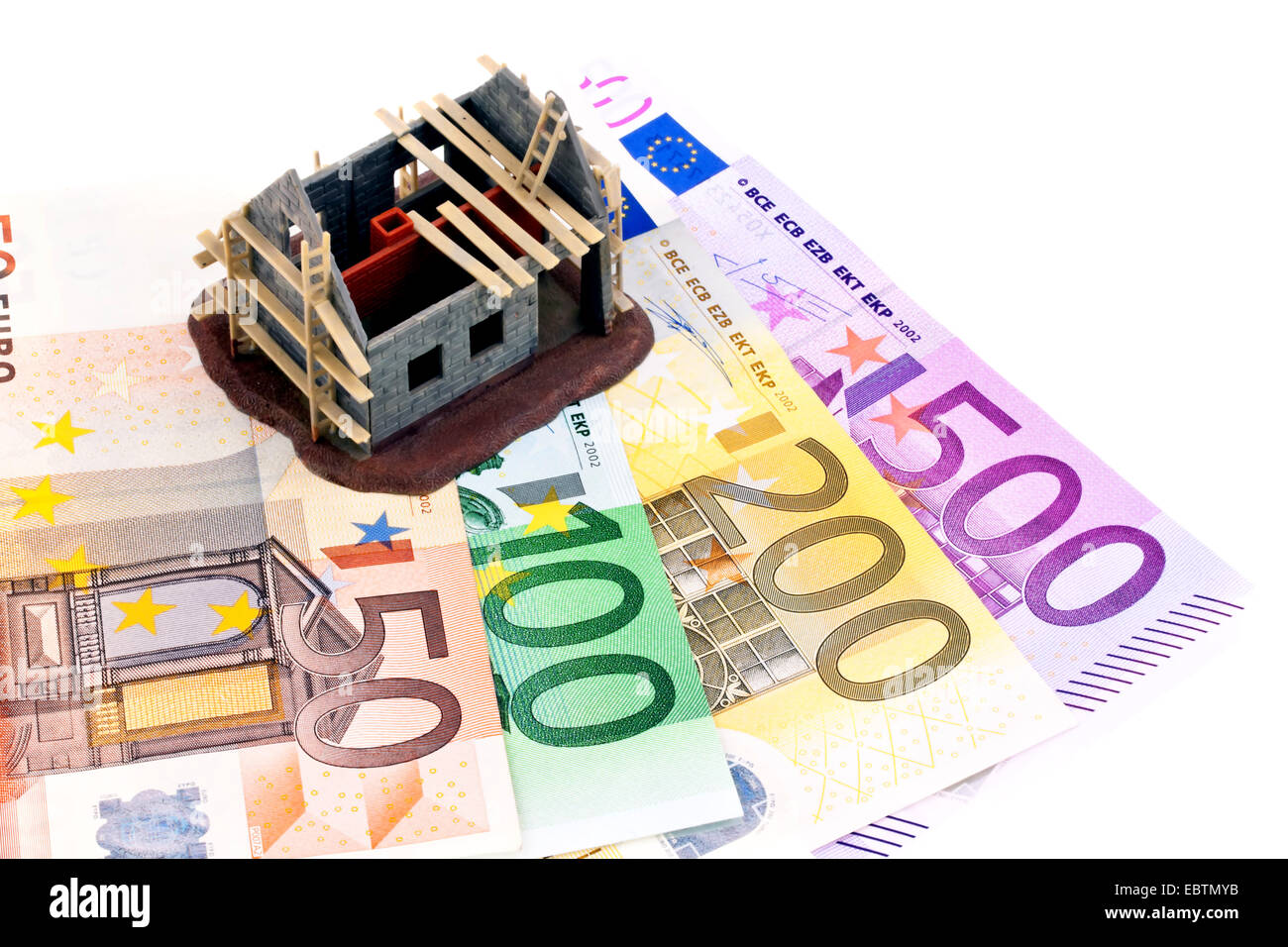 Euro-Banknoten und Shell eines Hauses Stockfoto