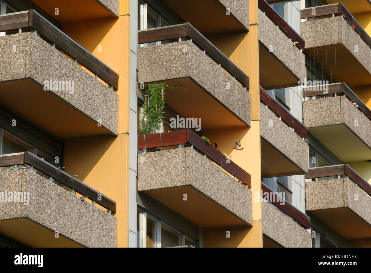 Balkon eines Hochhauses, Essen, Ruhrgebiet, Nordrhein-Westfalen, Deutschland Stockfoto