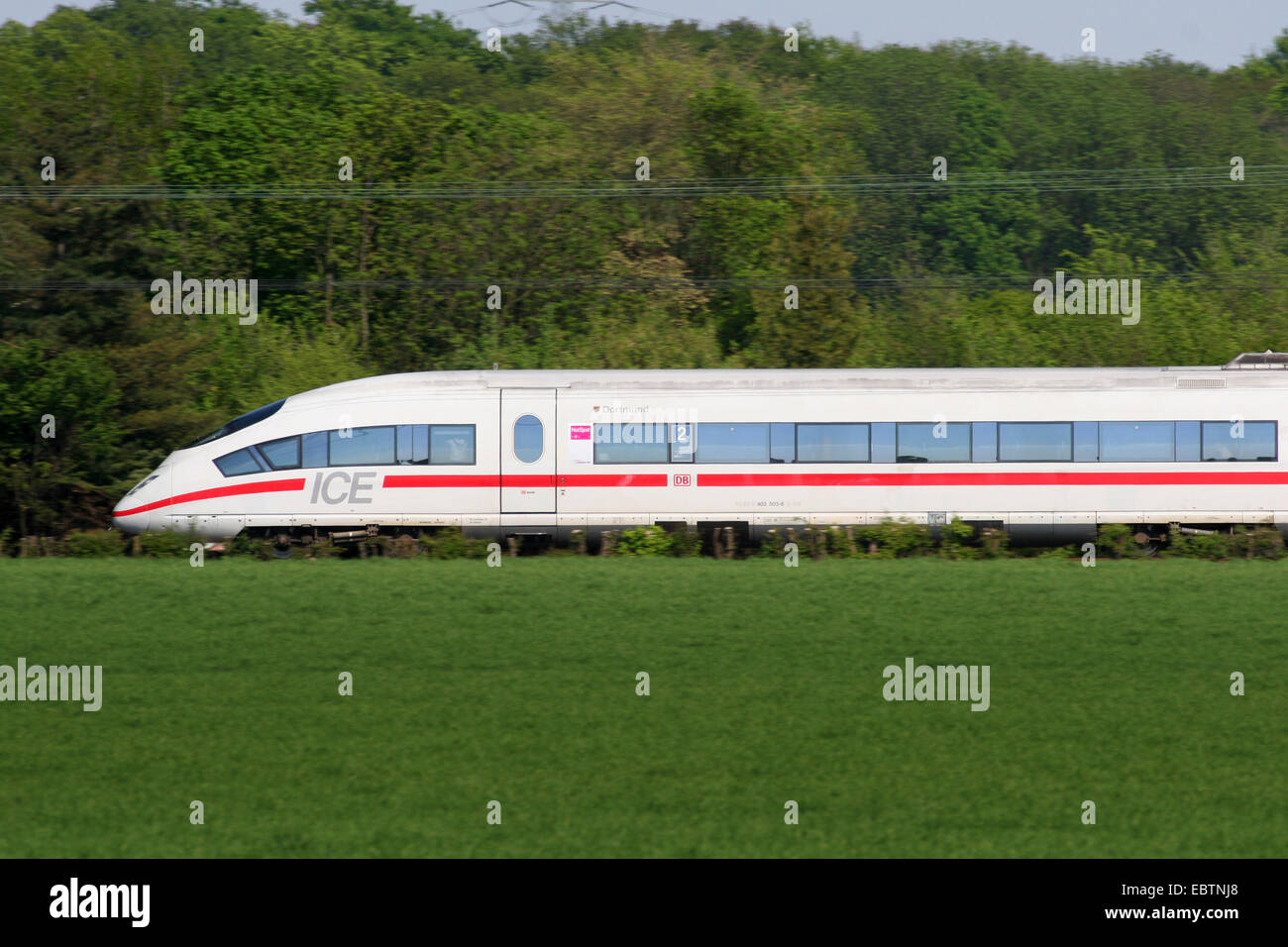 Express-Zug ICE 3, Deutschland, Nordrhein-Westfalen, Duisburg-Rahm Stockfoto
