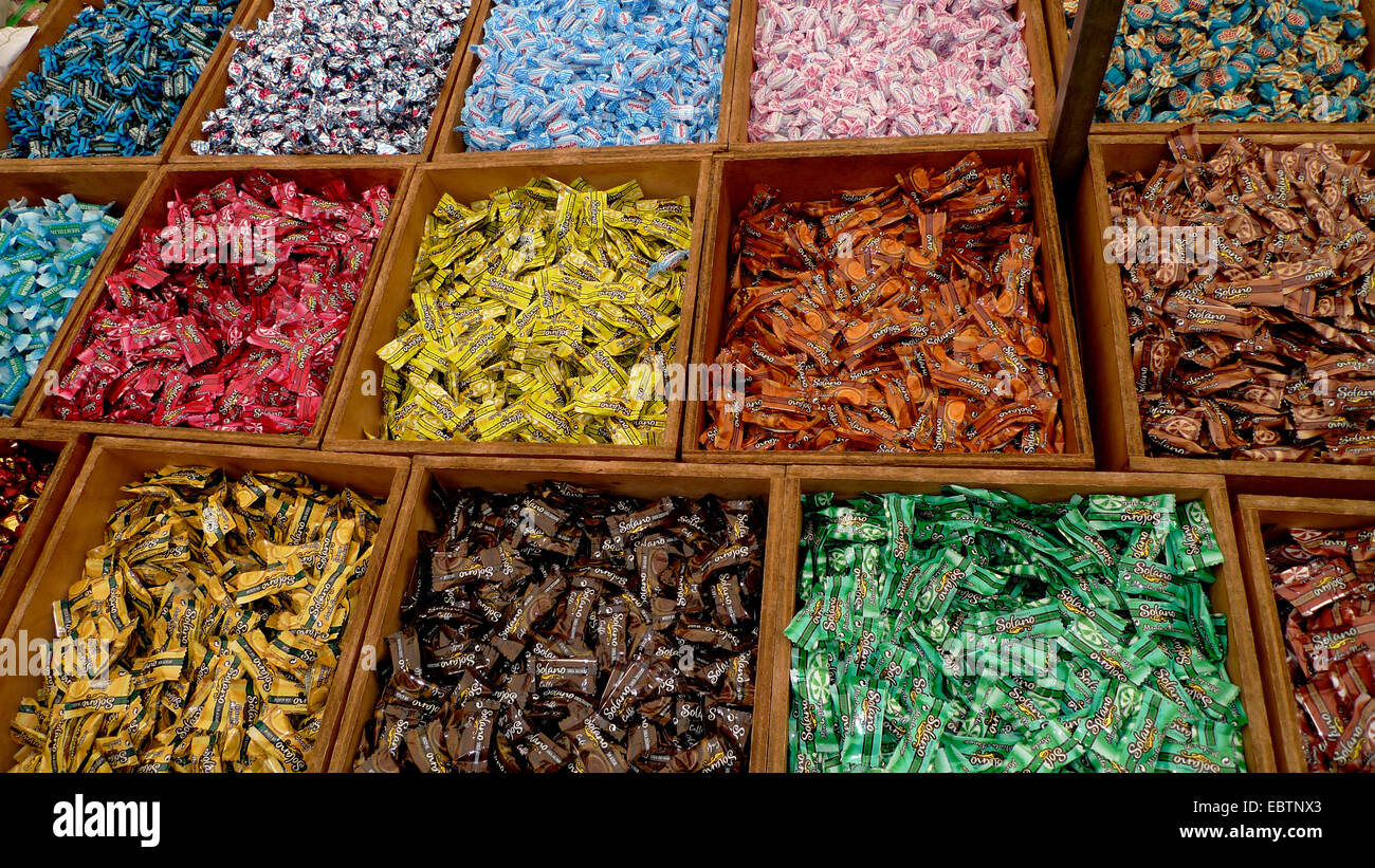 Süßigkeiten auf einem Markt, Alcudia, Mallorca, Balearen, Spanien Stockfoto