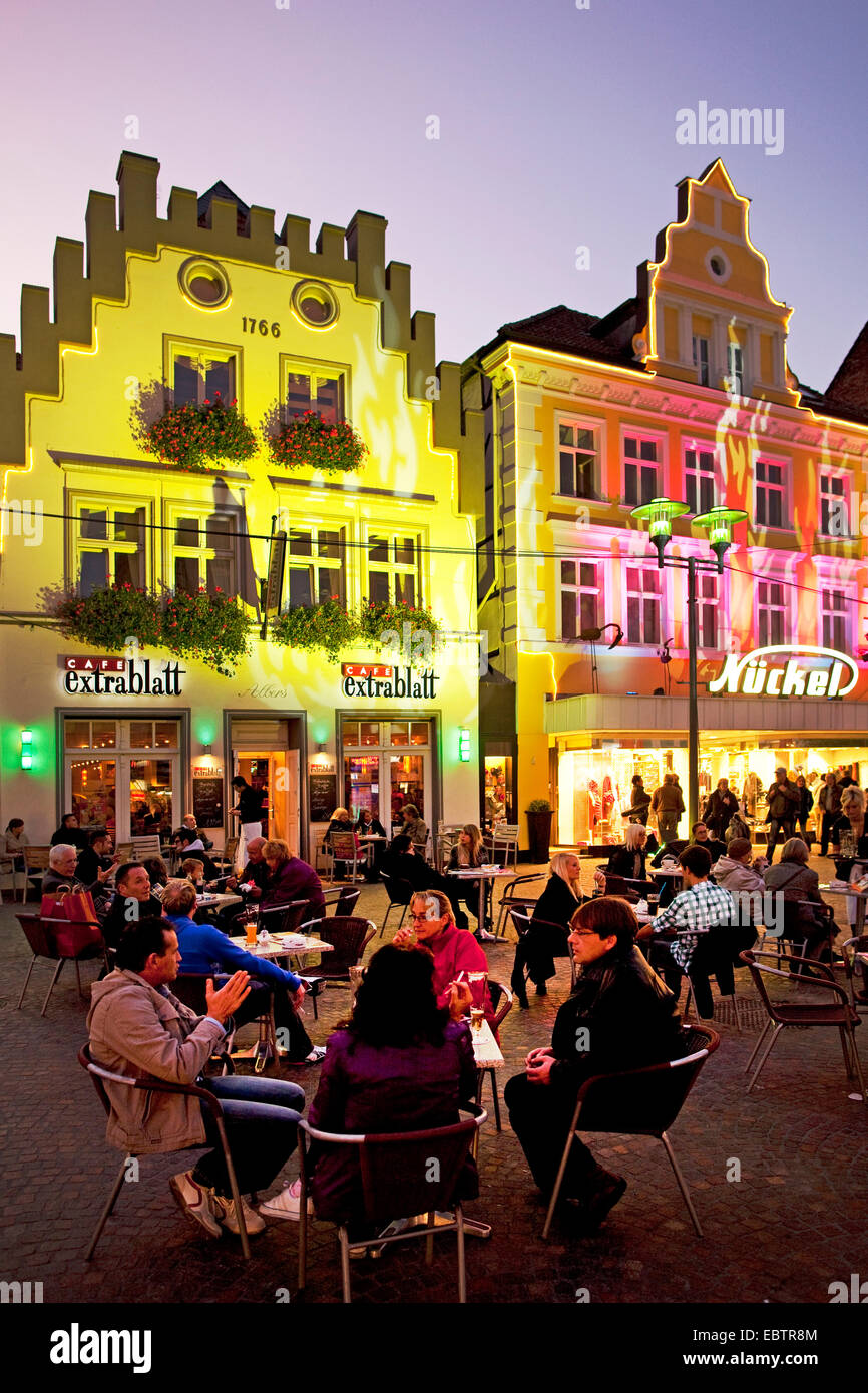 beleuchtete Fassaden in der Altstadt, Recklinghausen, Ruhrgebiet, Nordrhein-Westfalen, Deutschland Stockfoto