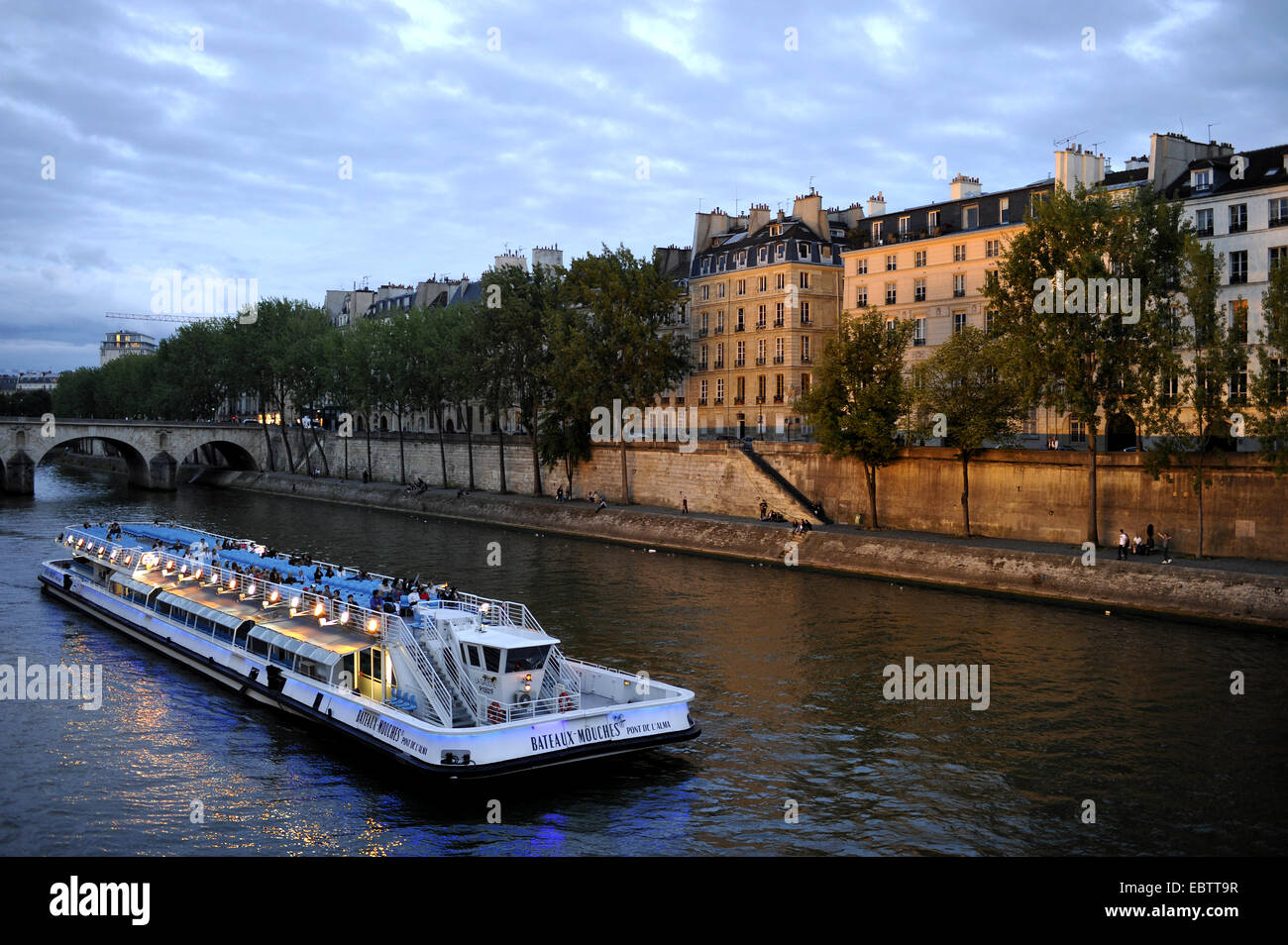 Bateaux Mouche, Ausflugsschiff am Fluss Seine, France, Paris Stockfoto