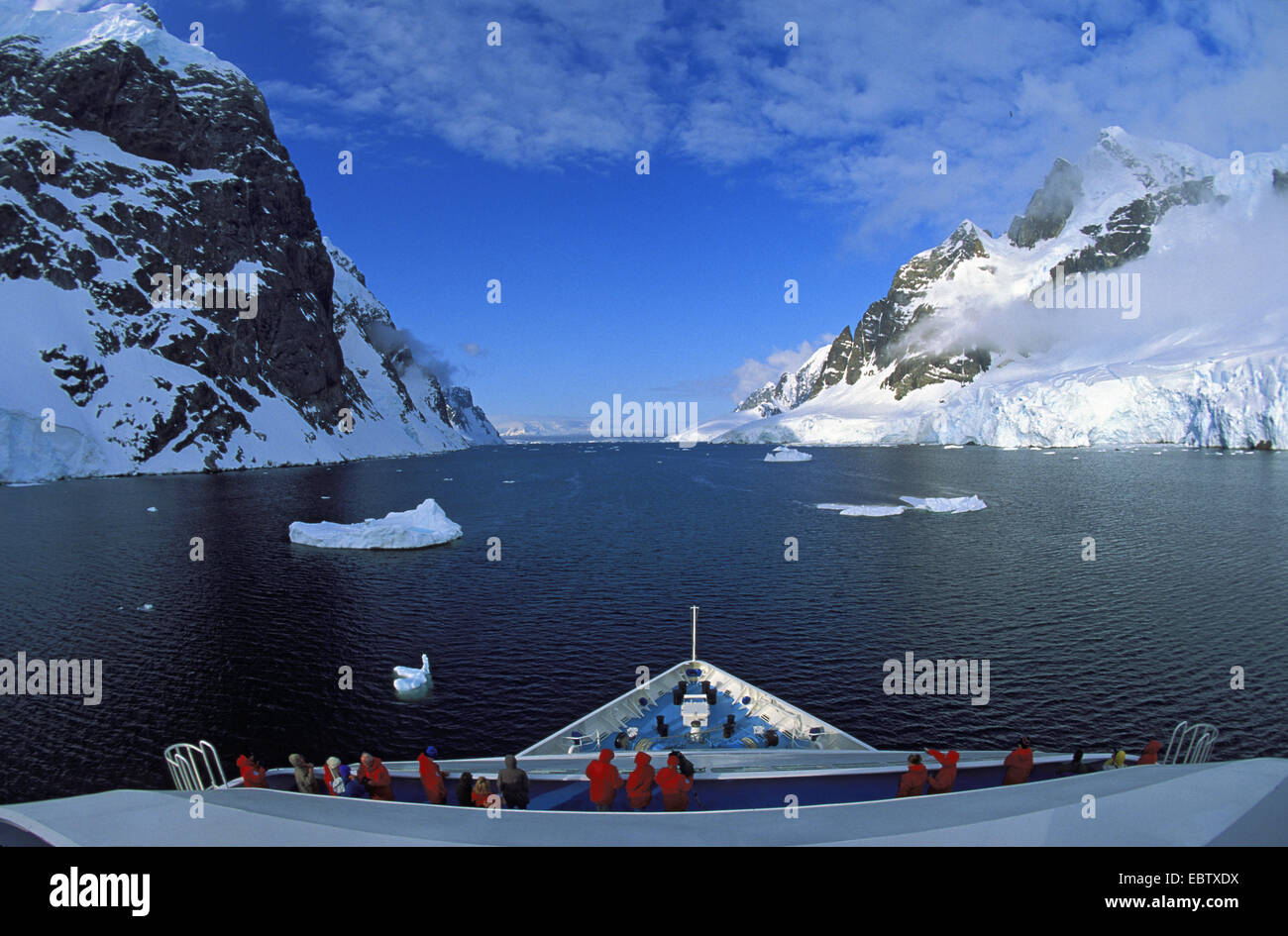 Blick vom Kreuzfahrtschiff auf Lemaire-Kanal, Antarktis, antarktische Halbinsel Stockfoto