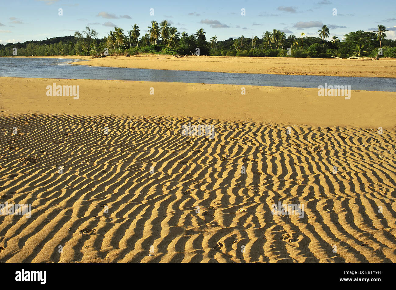 Sand Wellen am Strand, Madagaskar, Ramada Stockfoto