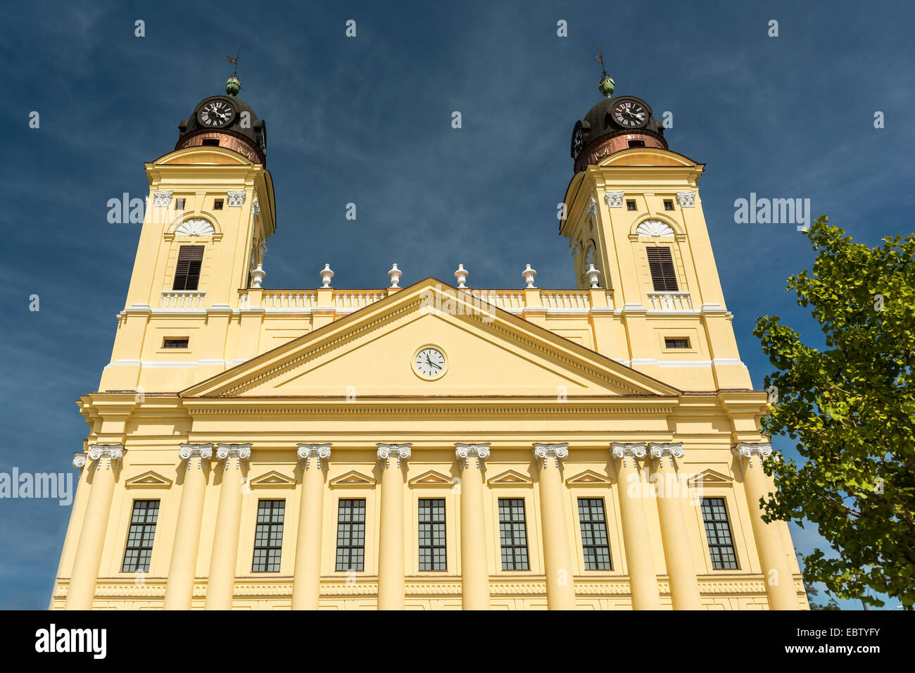 Große reformierte evangelische befindet sich die Innenstadt von Debrecen, Ungarn zwischen Kossuth Platz und Calvin-Platz. Stockfoto