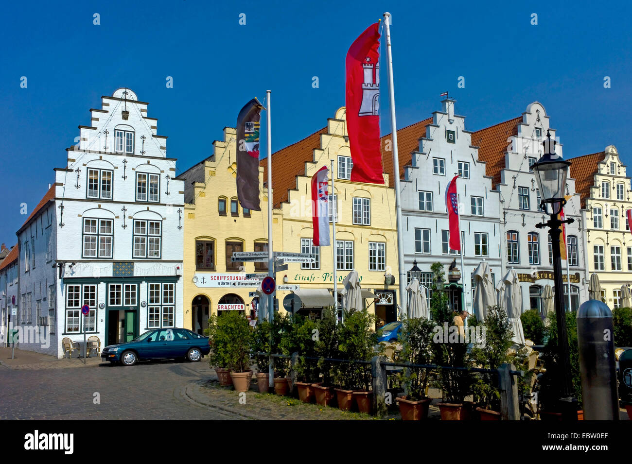historische Häuserzeile am Markt zu platzieren, Deutschland, Schleswig-Holstein, Norden Frisia, Friedrichstadt Stockfoto