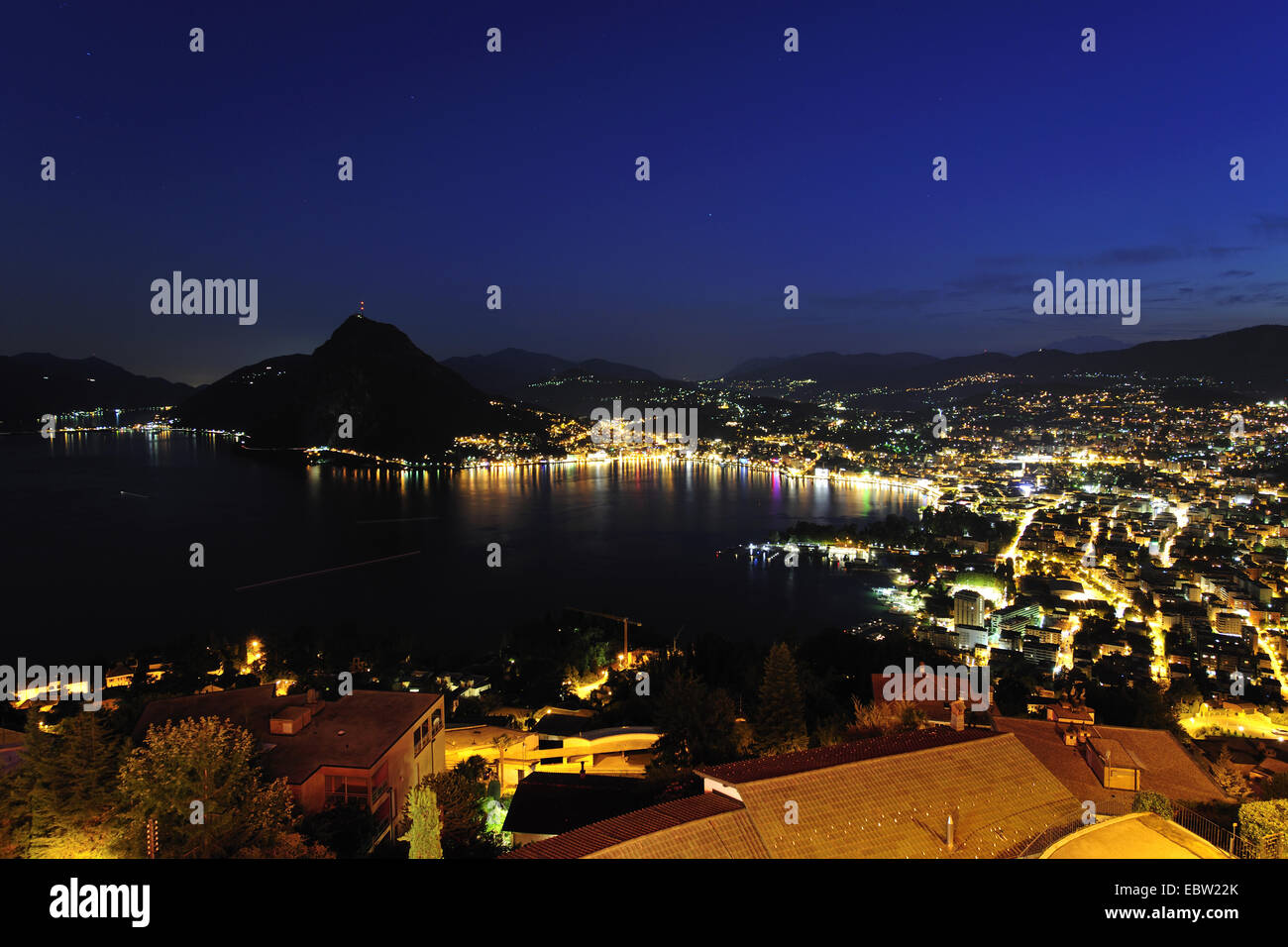 Lugano am Luganer See mit San Salvatore Berg, Schweiz, Tessin, Lugano Stockfoto