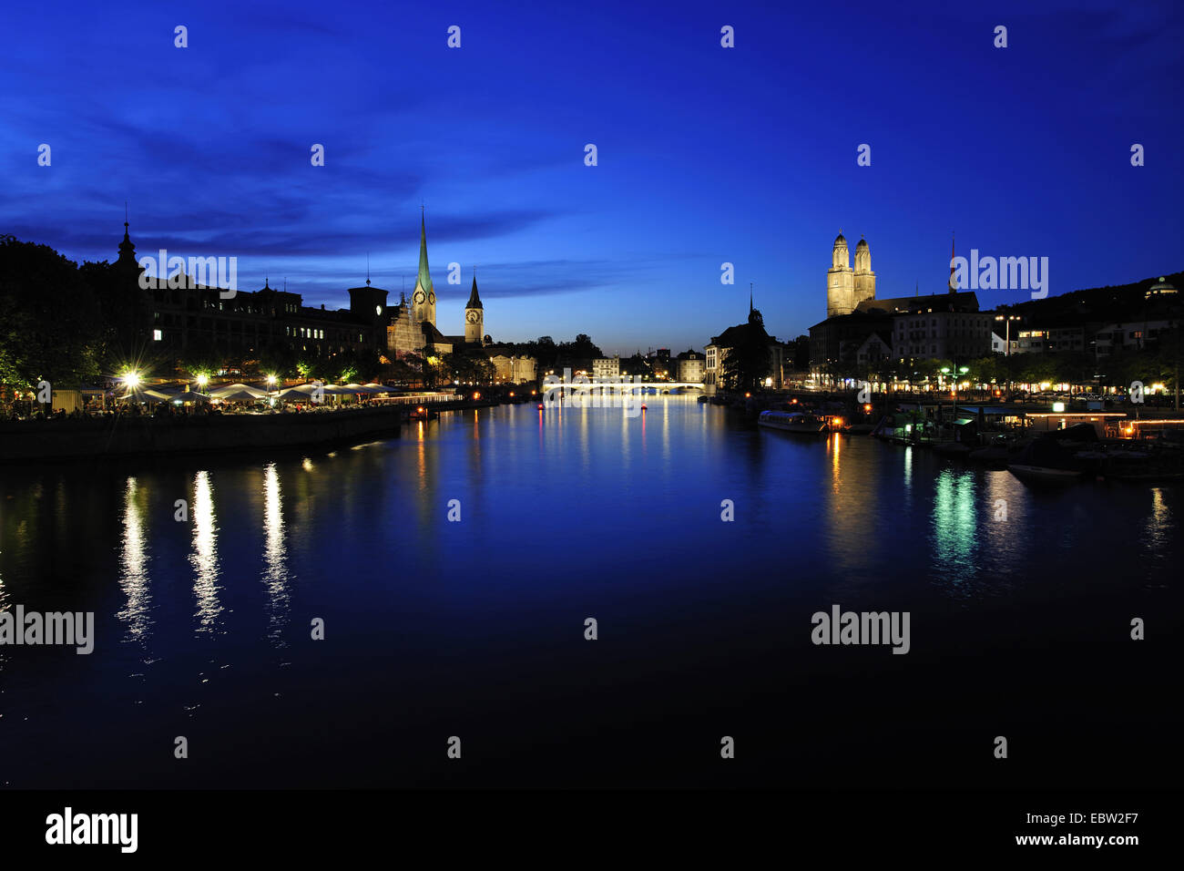 vie von Quai-Brücke bei Zürich in der Nacht, Schweiz, Zürich Stockfoto