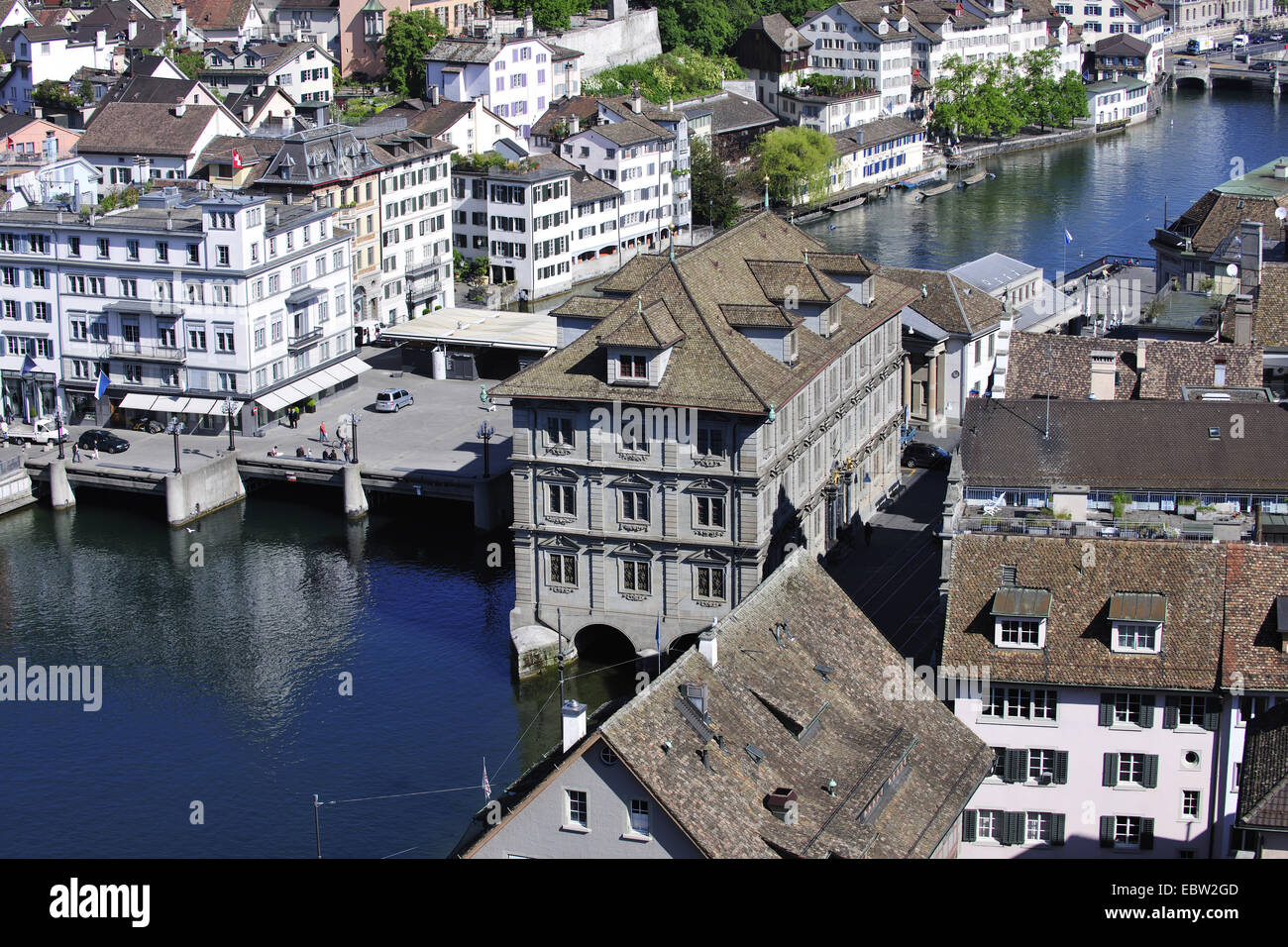Blick auf Rathaus an der Limmat vom Turm des Grossmünster, Schweiz, Zürich Stockfoto