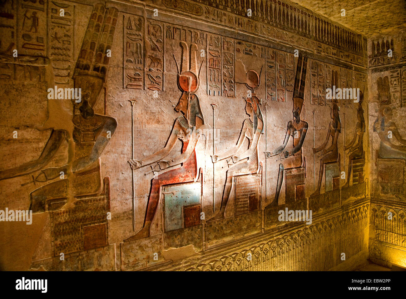Wandmalereien im Hathor-Tempel von Dendera-Tempel-Komplex, Luxor, Ägypten, Theben-West Stockfoto
