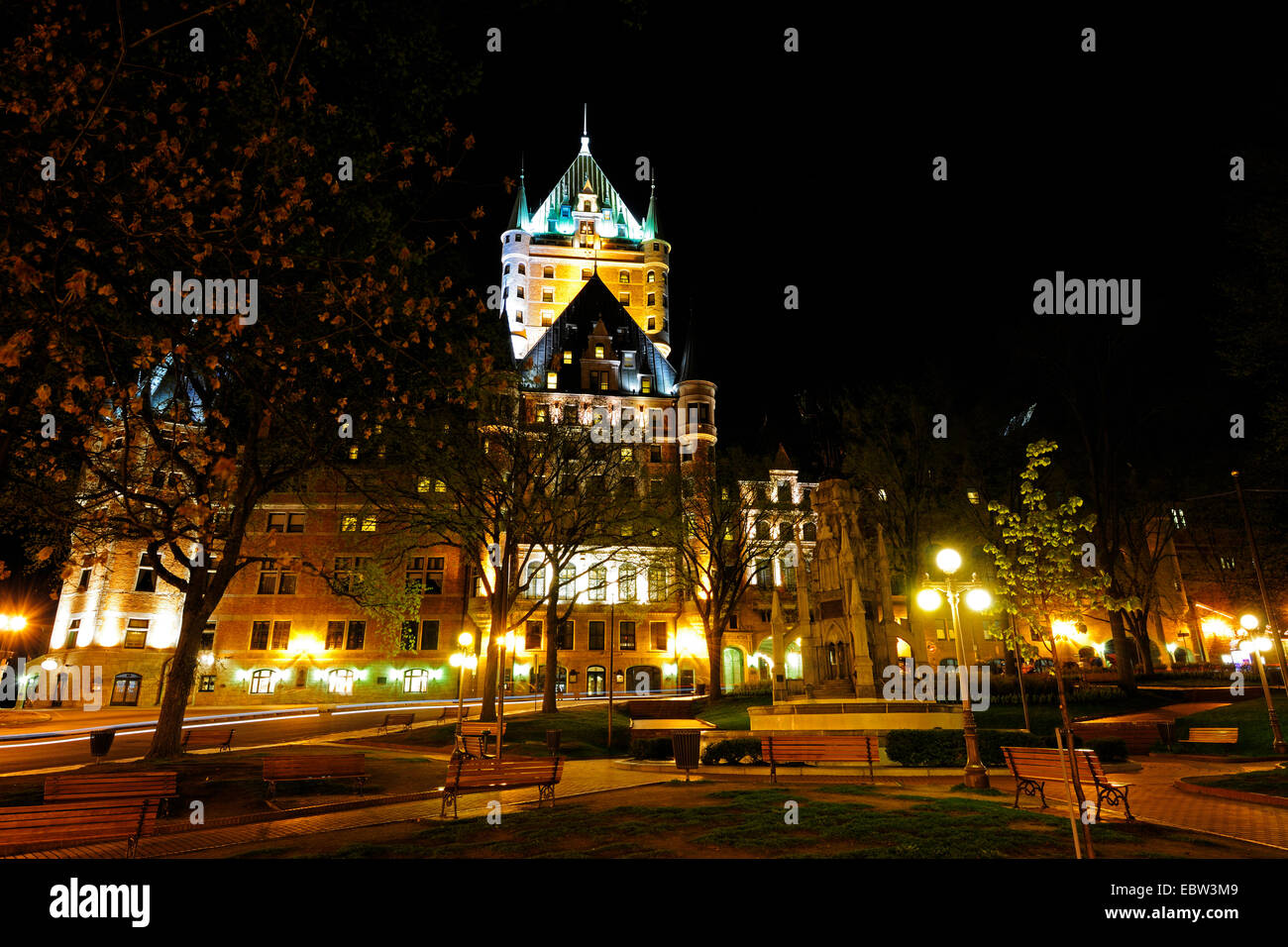 Chateau Frontenac mit statt des Armes, historische Altstadt von Quebec, Kanada, Québec, Québec (Stadt) Stockfoto