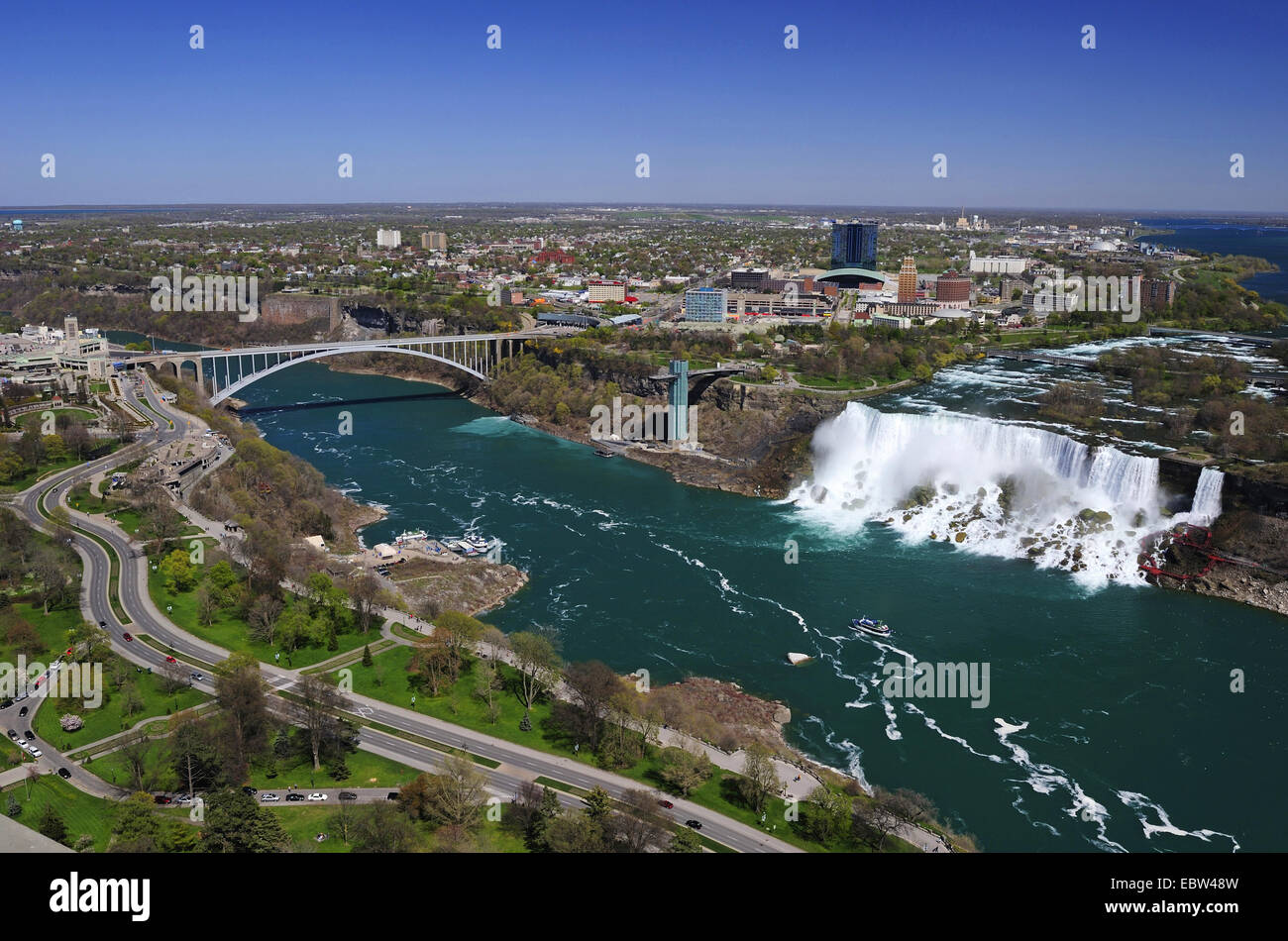 Niagara Falls, Blick auf USA-Bereich vom Skylon Tower, Kanada, Ontario, Niagara Wasserfaelle Stockfoto