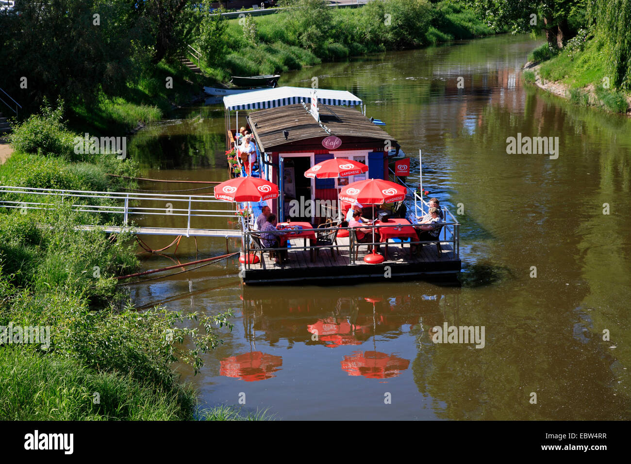 Schwimmbad Restaurant HIDDOS ARCHE am Fluss Sperrwerks, Hitzacker / Elbe, Wendland, Niedersachsen, Deutschland, Europa Stockfoto