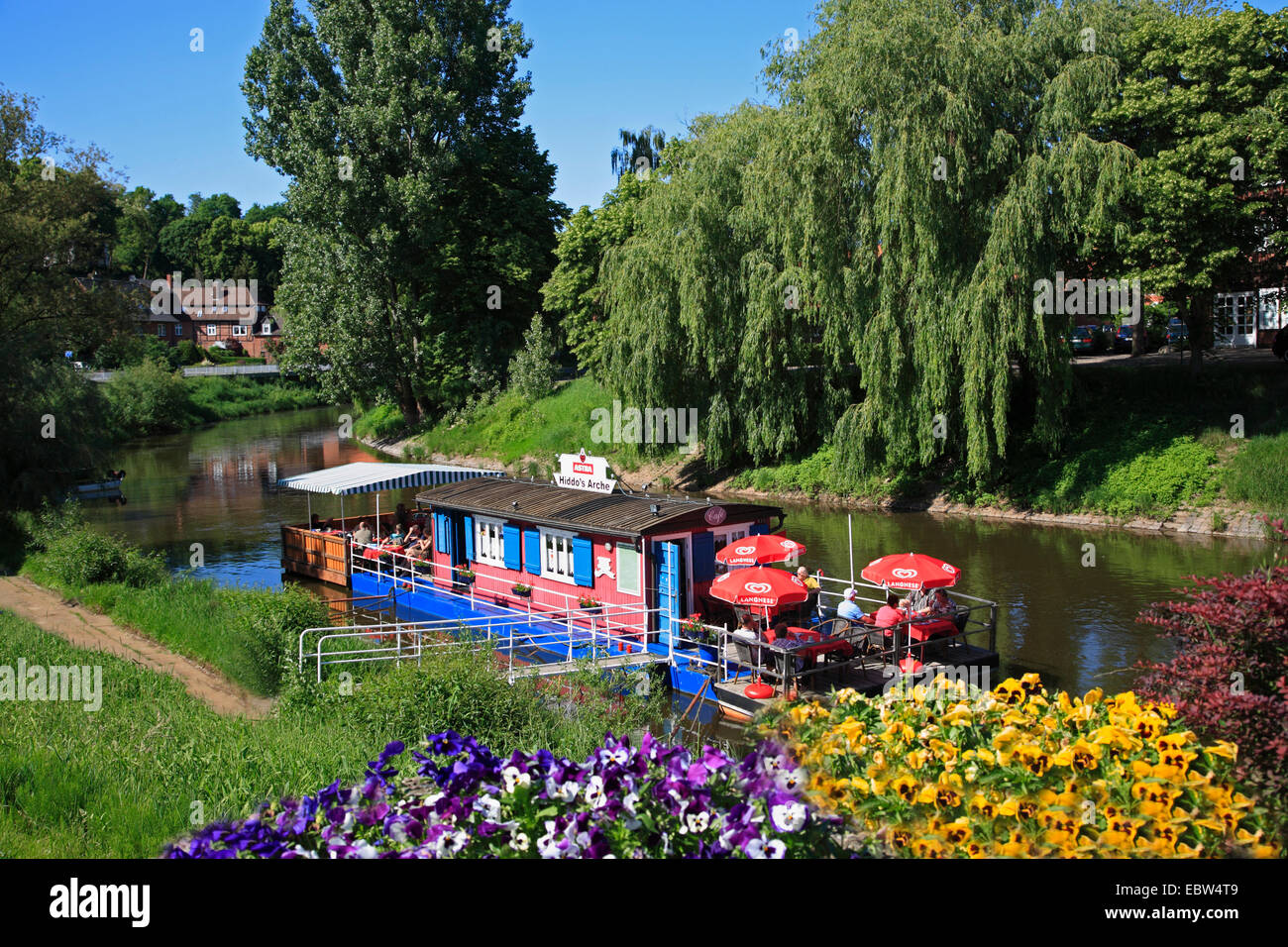 Schwimmbad Restaurant HIDDOS ARCHE am Fluss Sperrwerks, Hitzacker / Elbe, Wendland, Niedersachsen, Deutschland, Europa Stockfoto