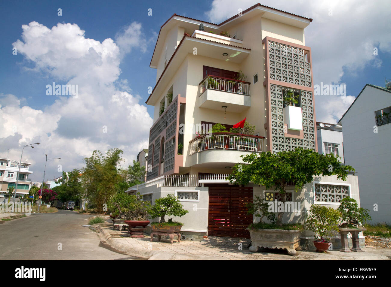 Modernes wohnen in einem Vorort Ho-Chi-Minh-Stadt, Vietnam. Stockfoto