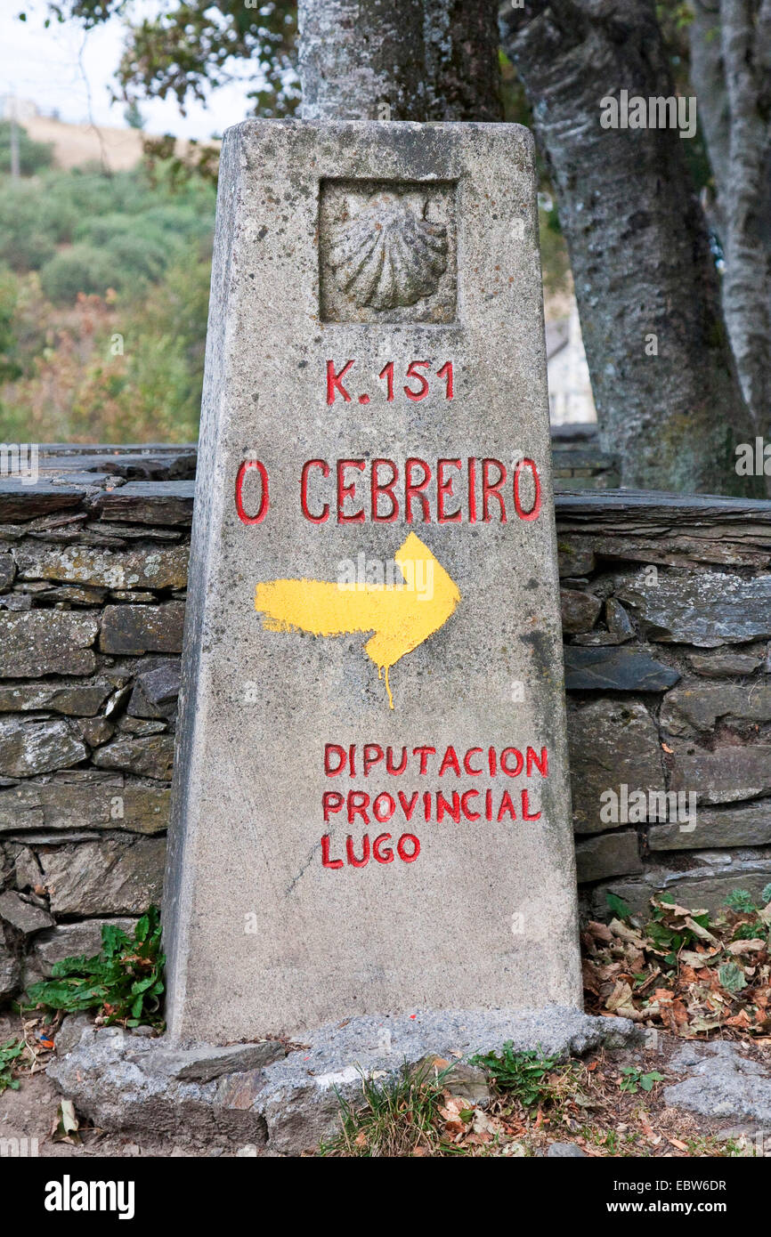 Kilometer langen Stein 151 am St. James Way, Spanien, Galicien, Lugo, O Cebreiro Stockfoto