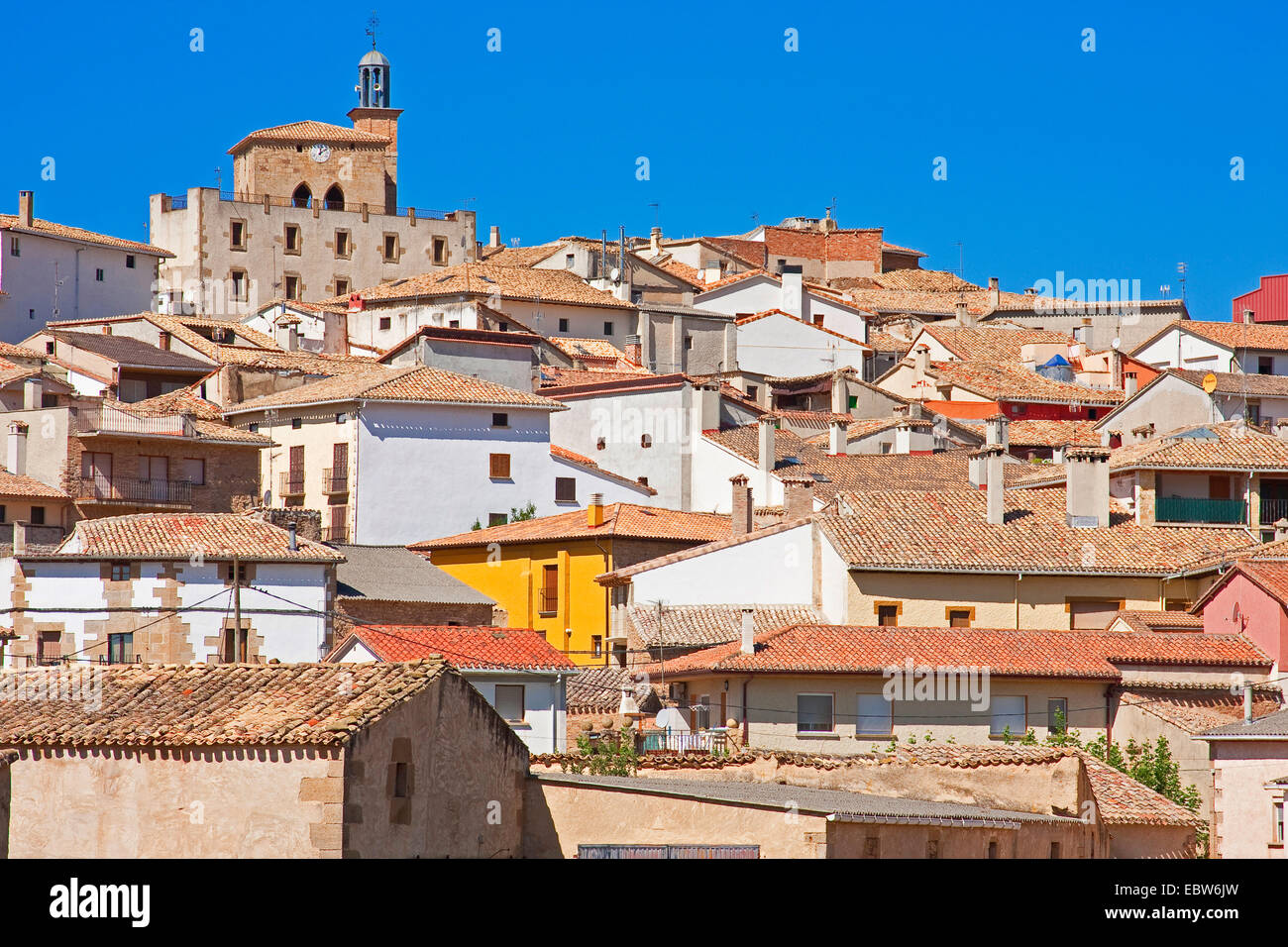 Blick auf die Stadt Cirauqui, Spanien, Baskenland, Navarra, Cirauqui Stockfoto