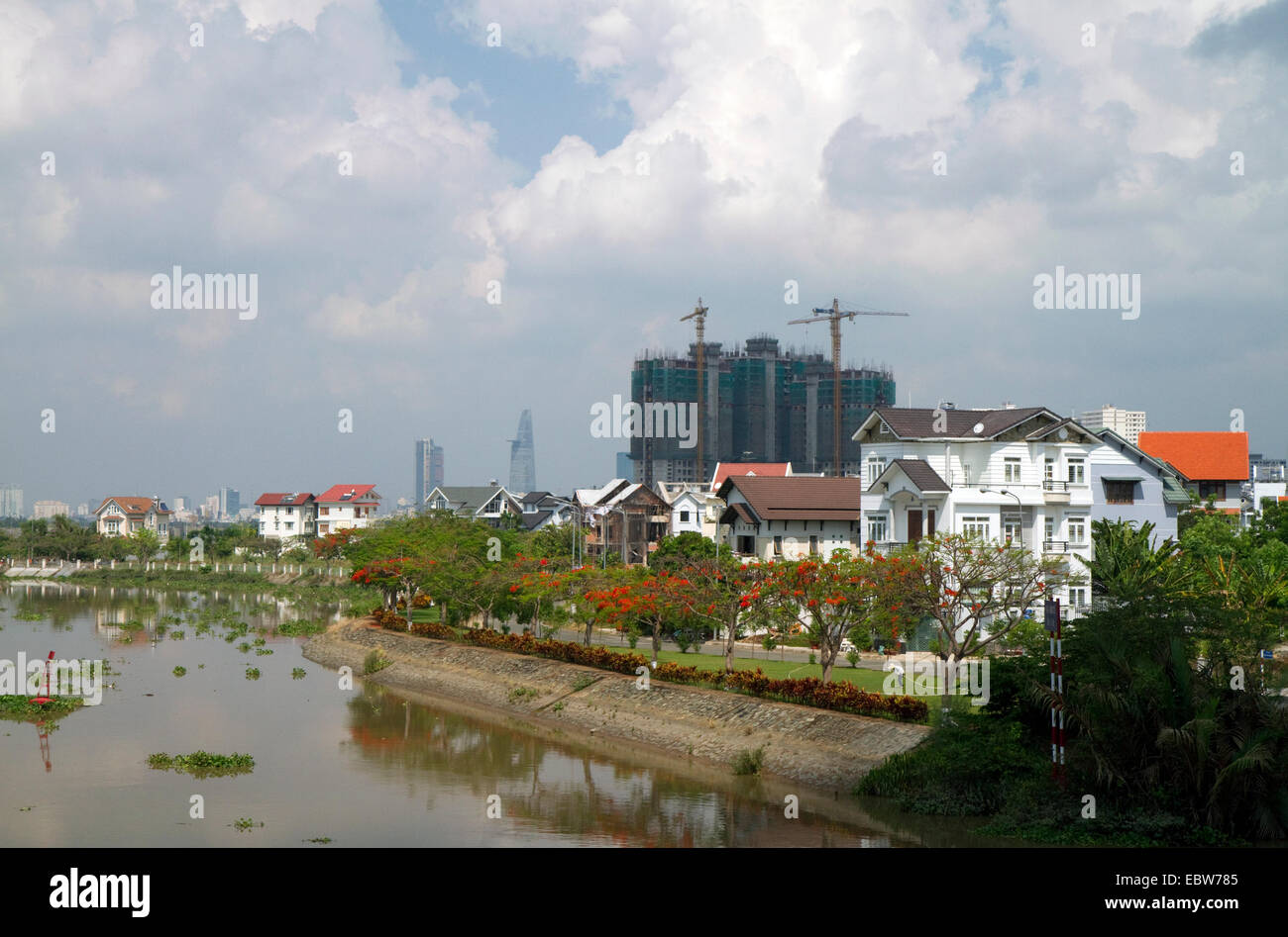 Modernes wohnen in einem Vorort Ho-Chi-Minh-Stadt, Vietnam. Stockfoto