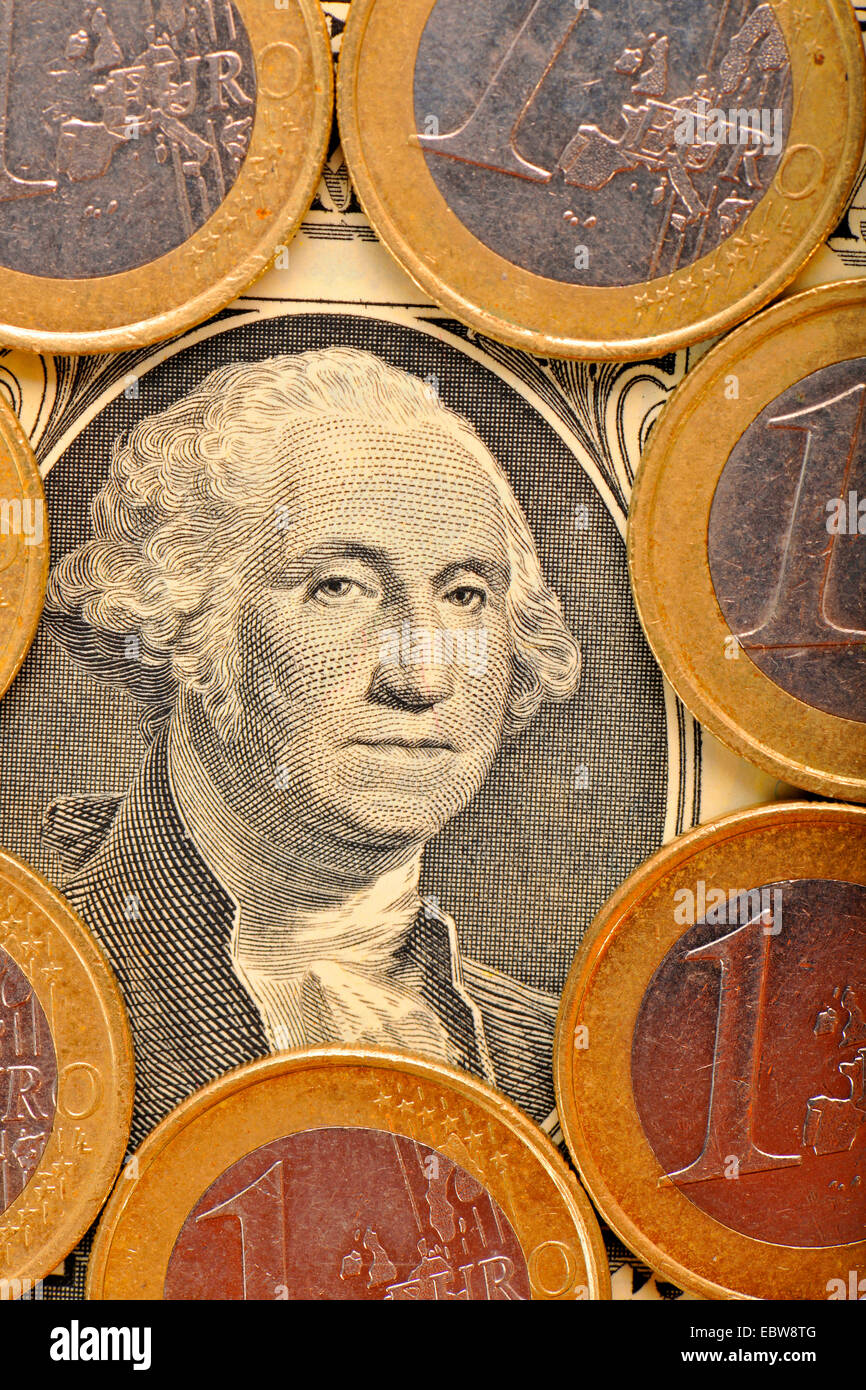 1-Dollar-Schein mit 1 Euro-Münzen, Wechselkurs Stockfoto