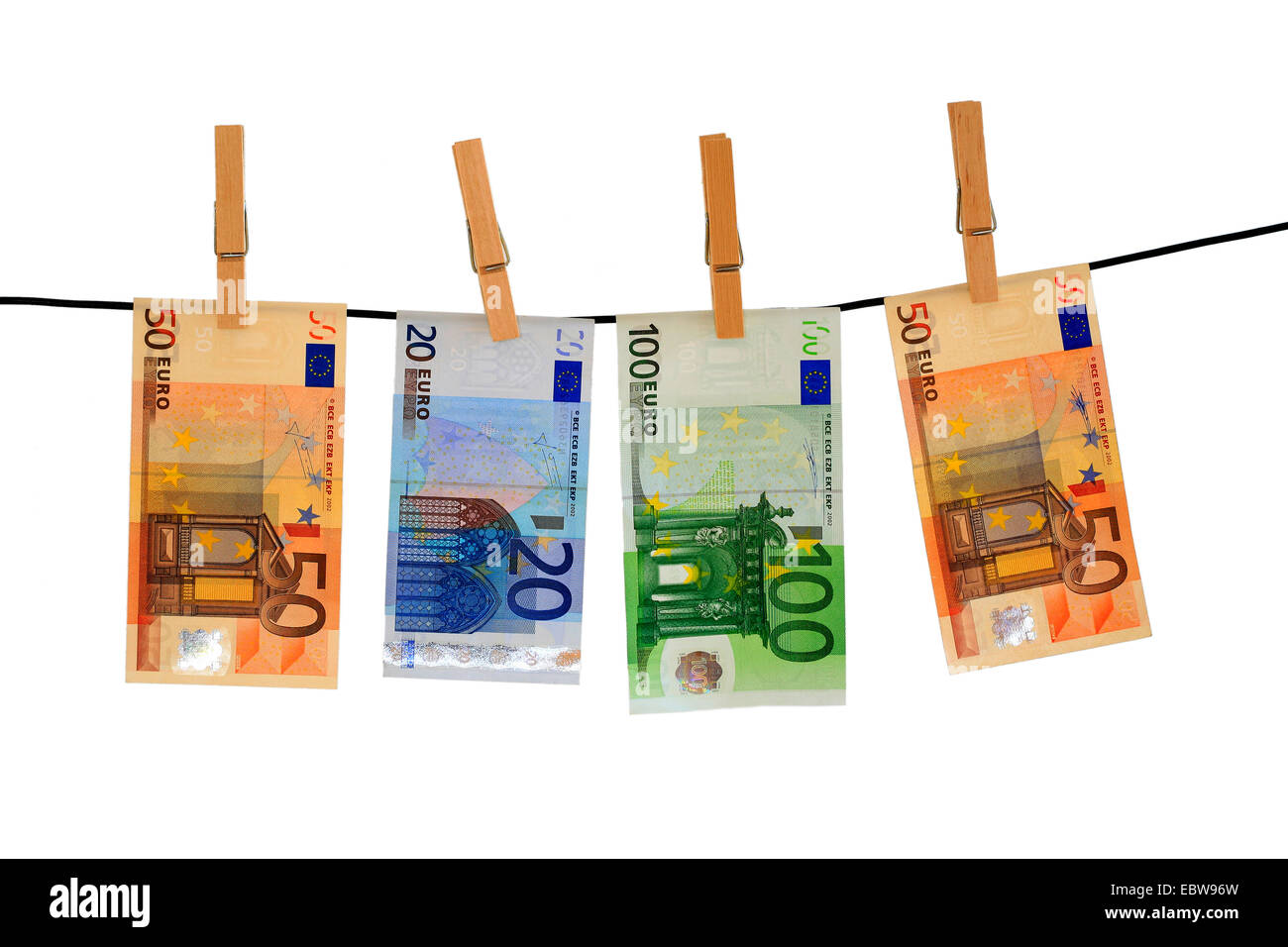 Euro-Scheine hing an einer Wahing-Linie Stockfoto