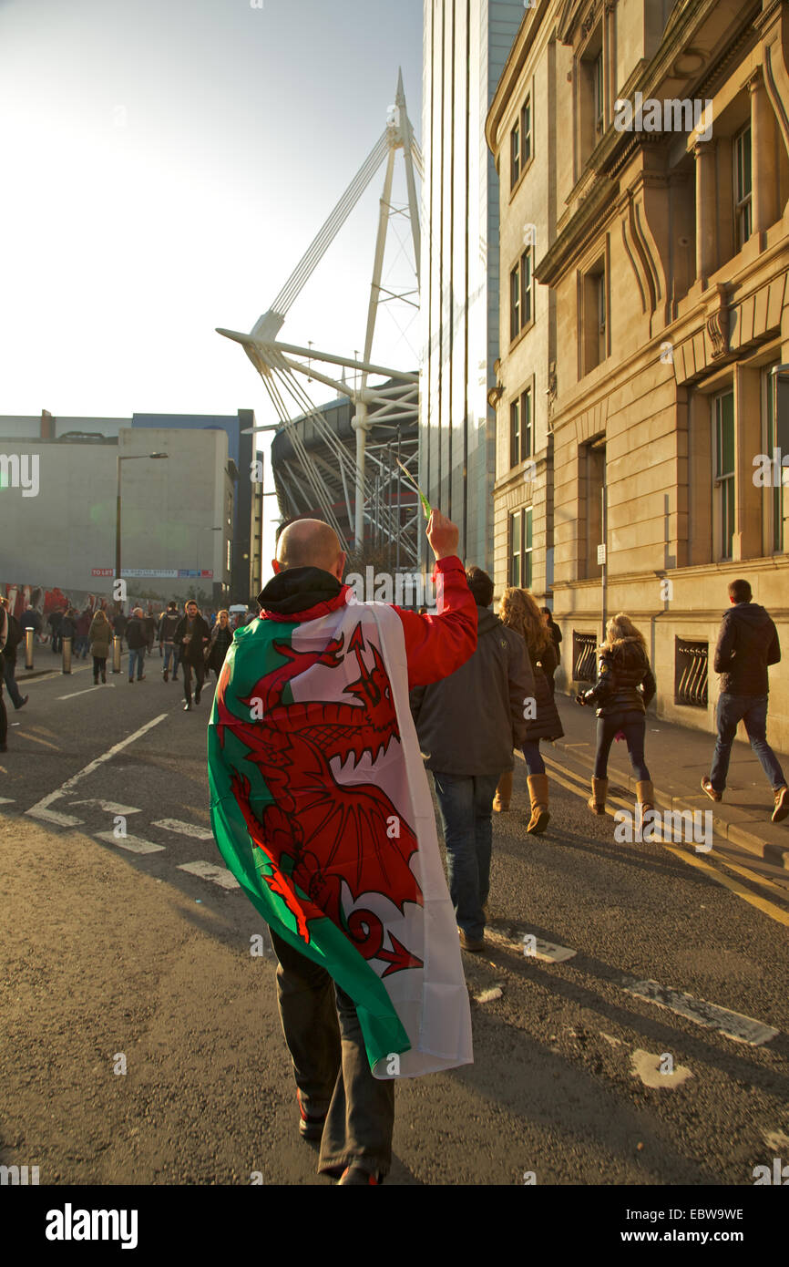 Pre-match Atmosphäre auf den Straßen von Cardiff vor Wales v. Südafrika Spiel während der Reihe von Herbst Internationals. Stockfoto