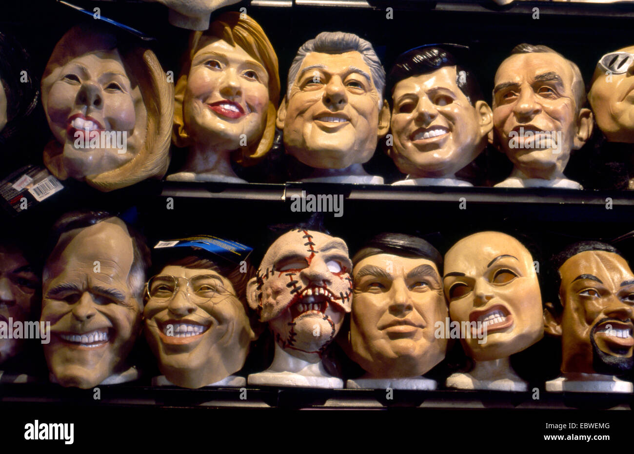 Halloween-Masken auf dem display Stockfoto