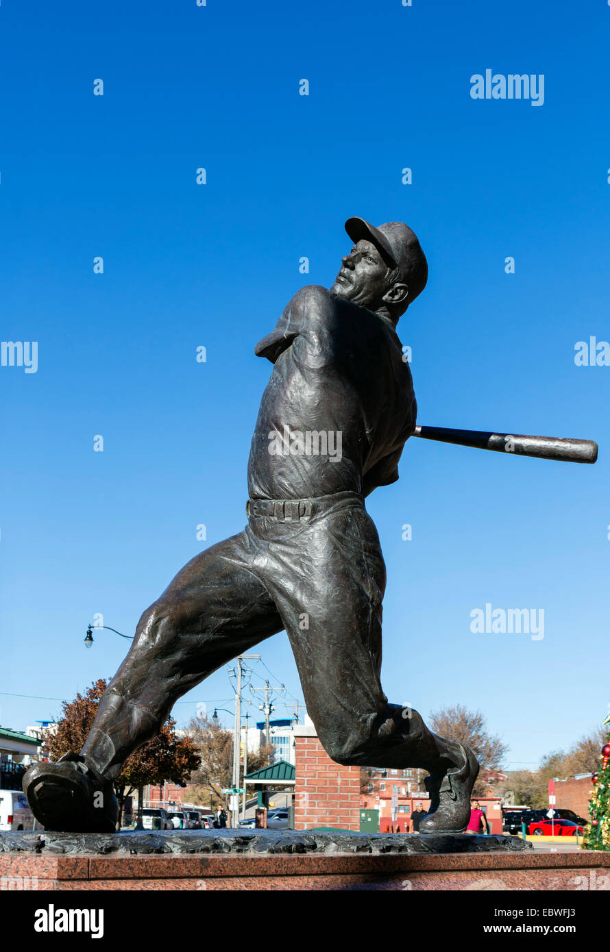 Statue von Mickey Mantle, außerhalb der Chickasaw Bricktown Ballpark, Oklahoma City, OK, USA Stockfoto