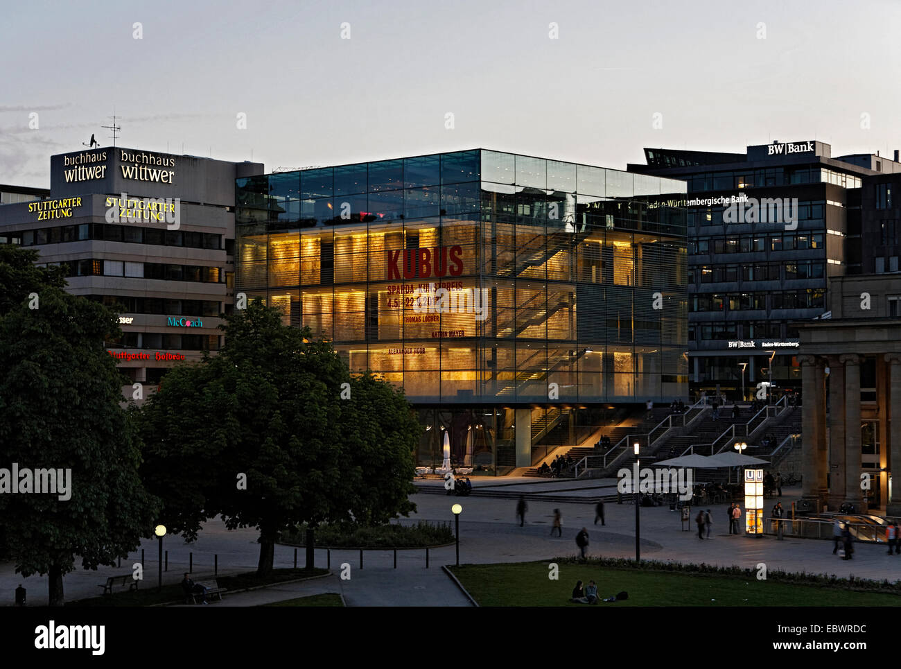 Der Glaskubus des Kunstmuseums am Schlossplatz Square, Stuttgart, Baden-Württemberg, Deutschland Stockfoto