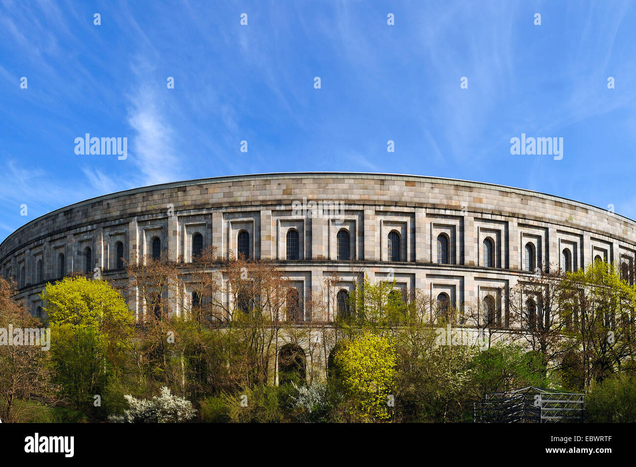 Vorderansicht der ehemaligen unvollendeten Kongresshalle der NSDAP 1933-1945, Dokumentationszentrum Reichsparteitagsgelände Stockfoto