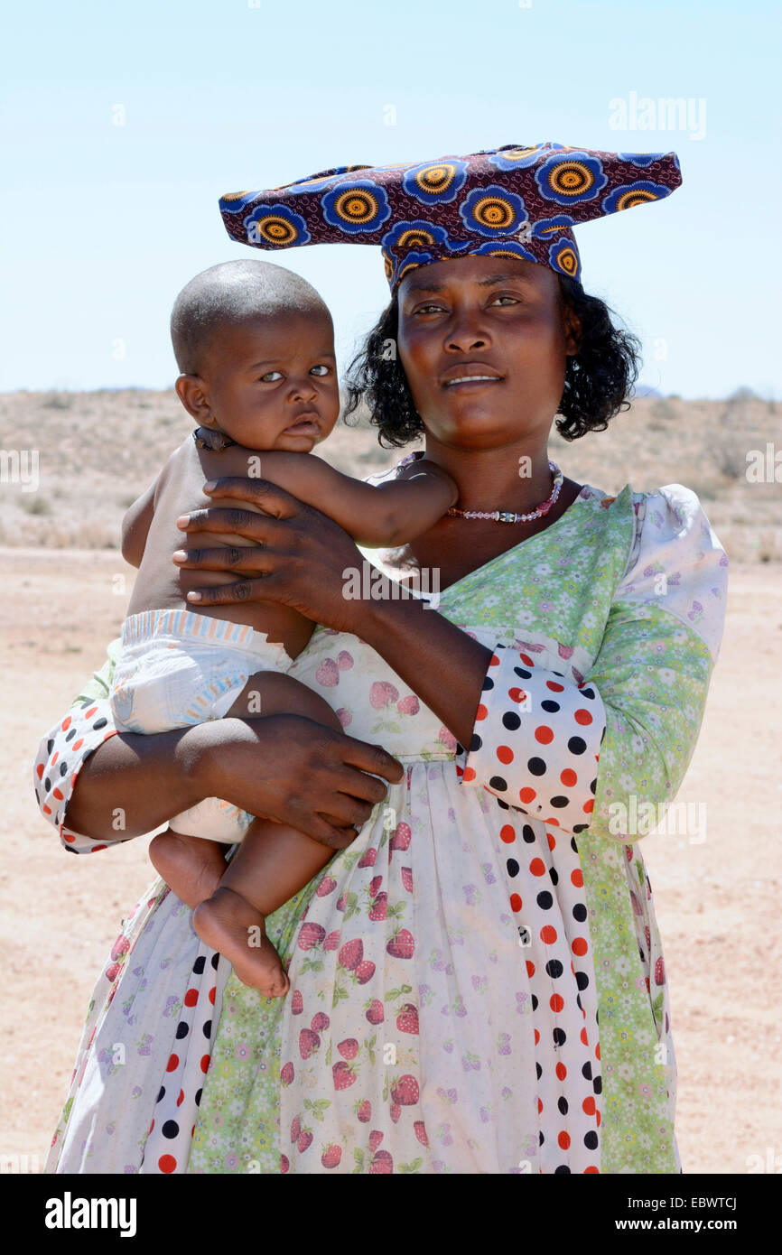 Herero-Frau mit Baby, Namibia Stockfoto