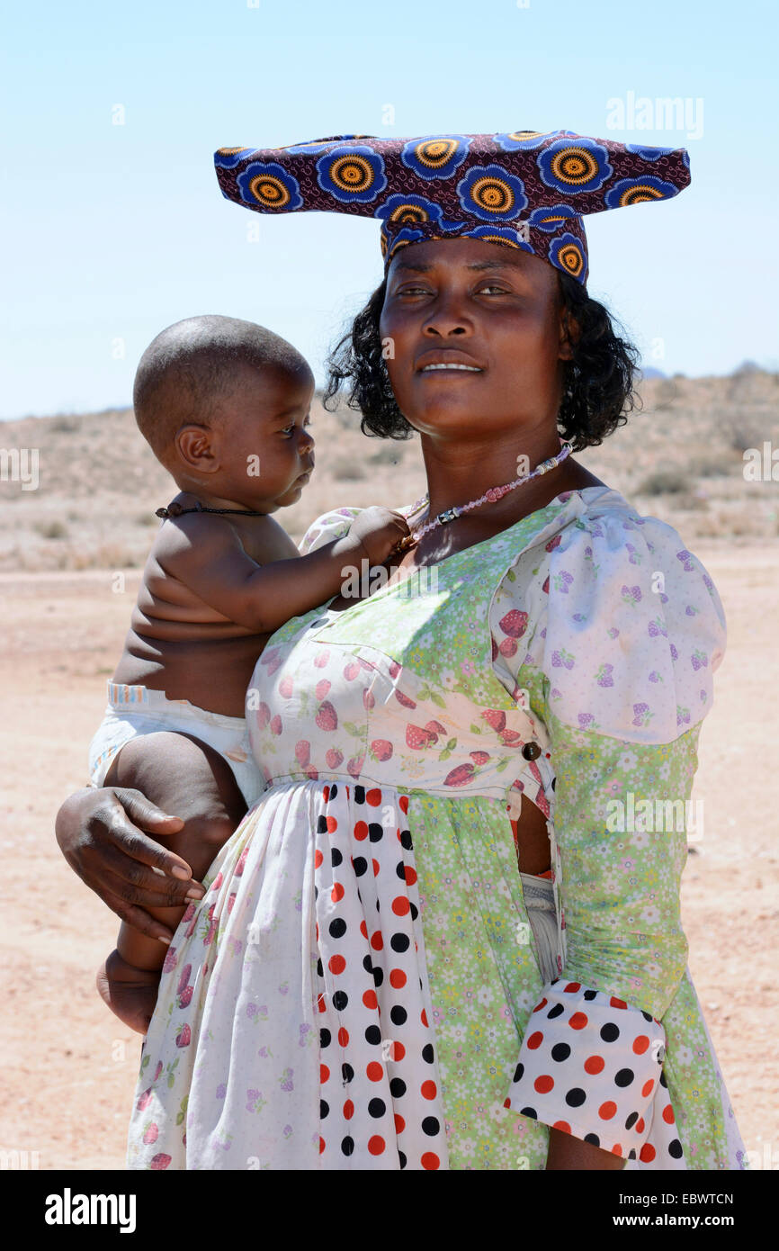 Herero-Frau mit Baby, Namibia Stockfoto