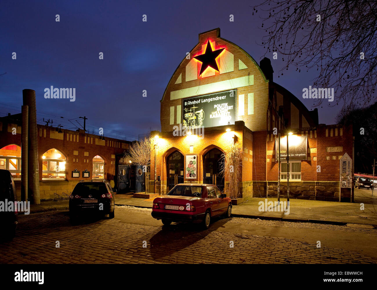 Kulturzentrum Bahnhof Langendreer am Abend, Bochum, Ruhrgebiet, Nordrhein-Westfalen, Deutschland Stockfoto