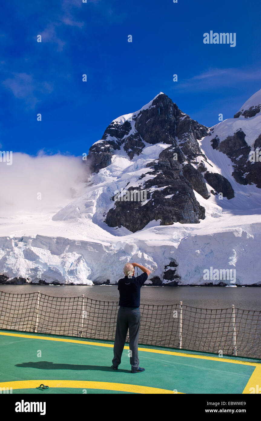 Passagier auf Antarctic Dream in Lemaire-Kanal, Antarktis Stockfoto