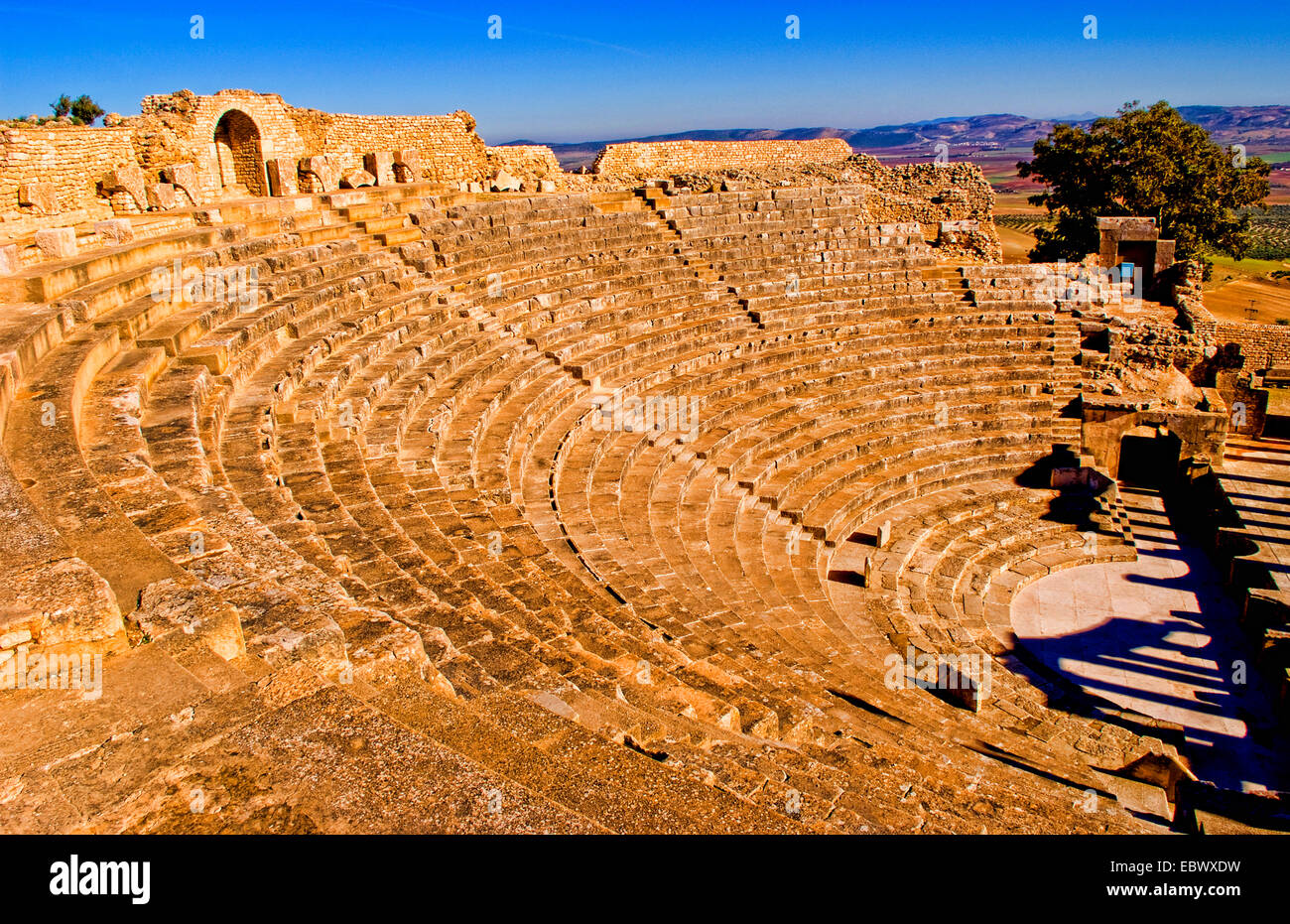 Historischen 2. Jahrhundert römische Theater Ruinen in Dougga, Tunesien Stockfoto