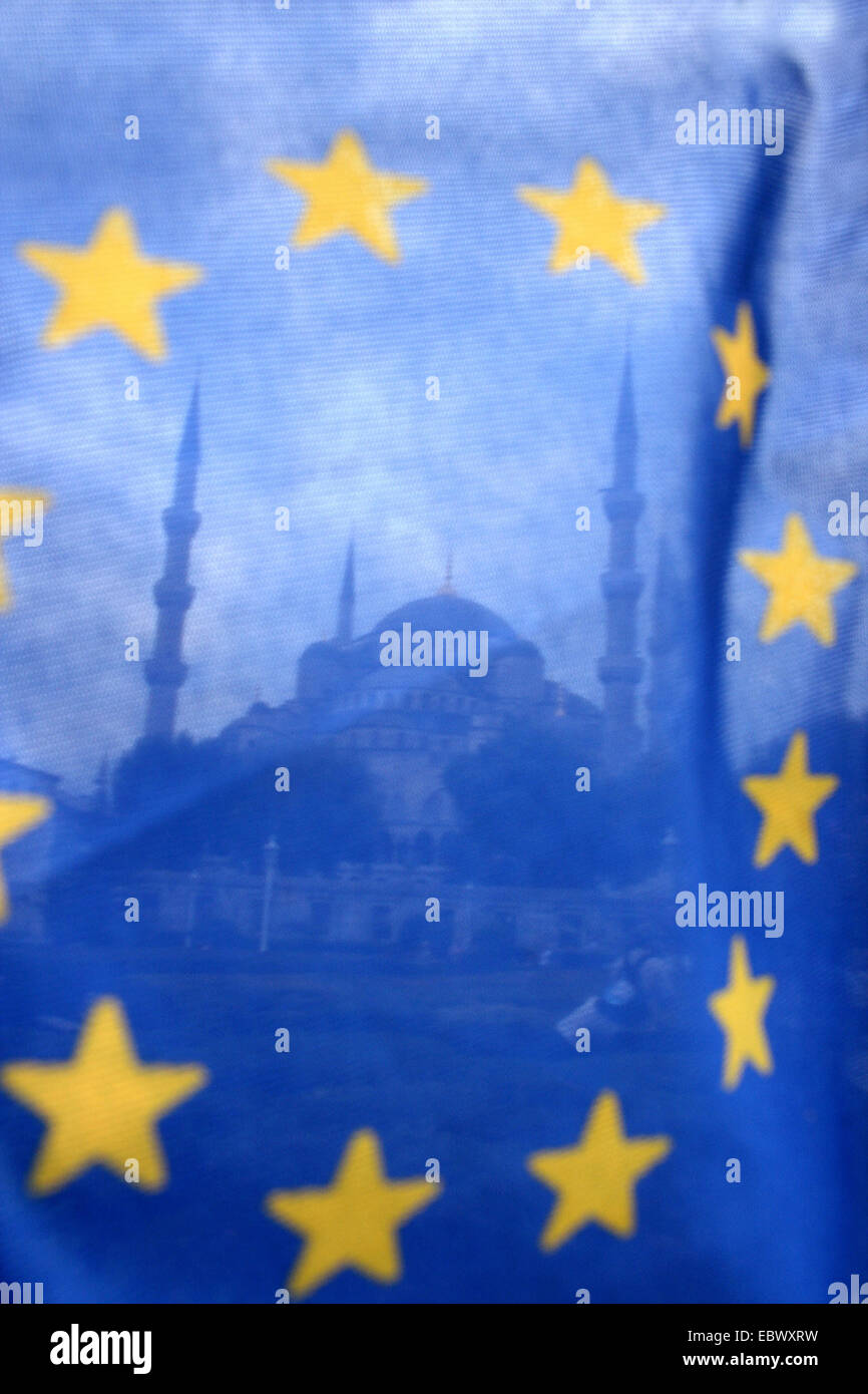 Blaue Moschee mit der Flagge der Europäischen Union, Türkei, Istanbul Stockfoto