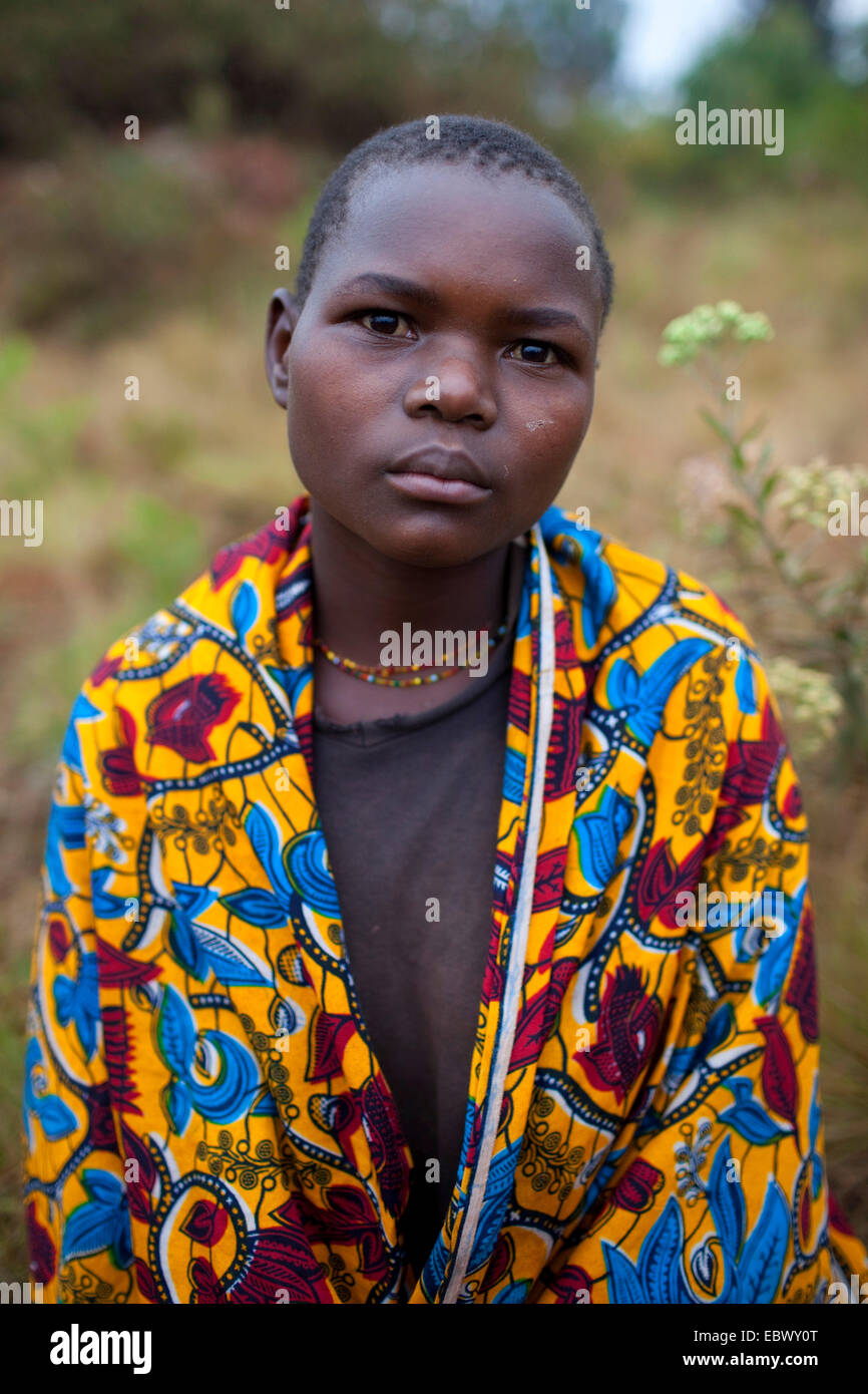 Porträt einer jungen Frau in traditioneller Kleidung, Burundi, Karuzi, Buhiga Stockfoto