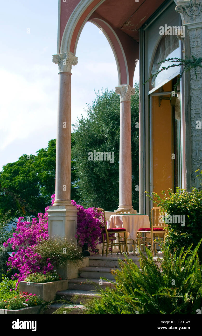 kleine Terrasse an der Villa Ephrussi de Rothschild, Frankreich, Saint-Jean-Cap-Ferrat Stockfoto