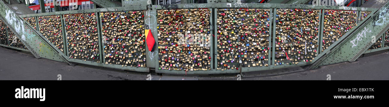 Vorhängeschlösser festgesetzt Hohenzollernbrücke, Symbol für Beweis der Liebe, Deutschland, Nordrhein-Westfalen, Köln Stockfoto