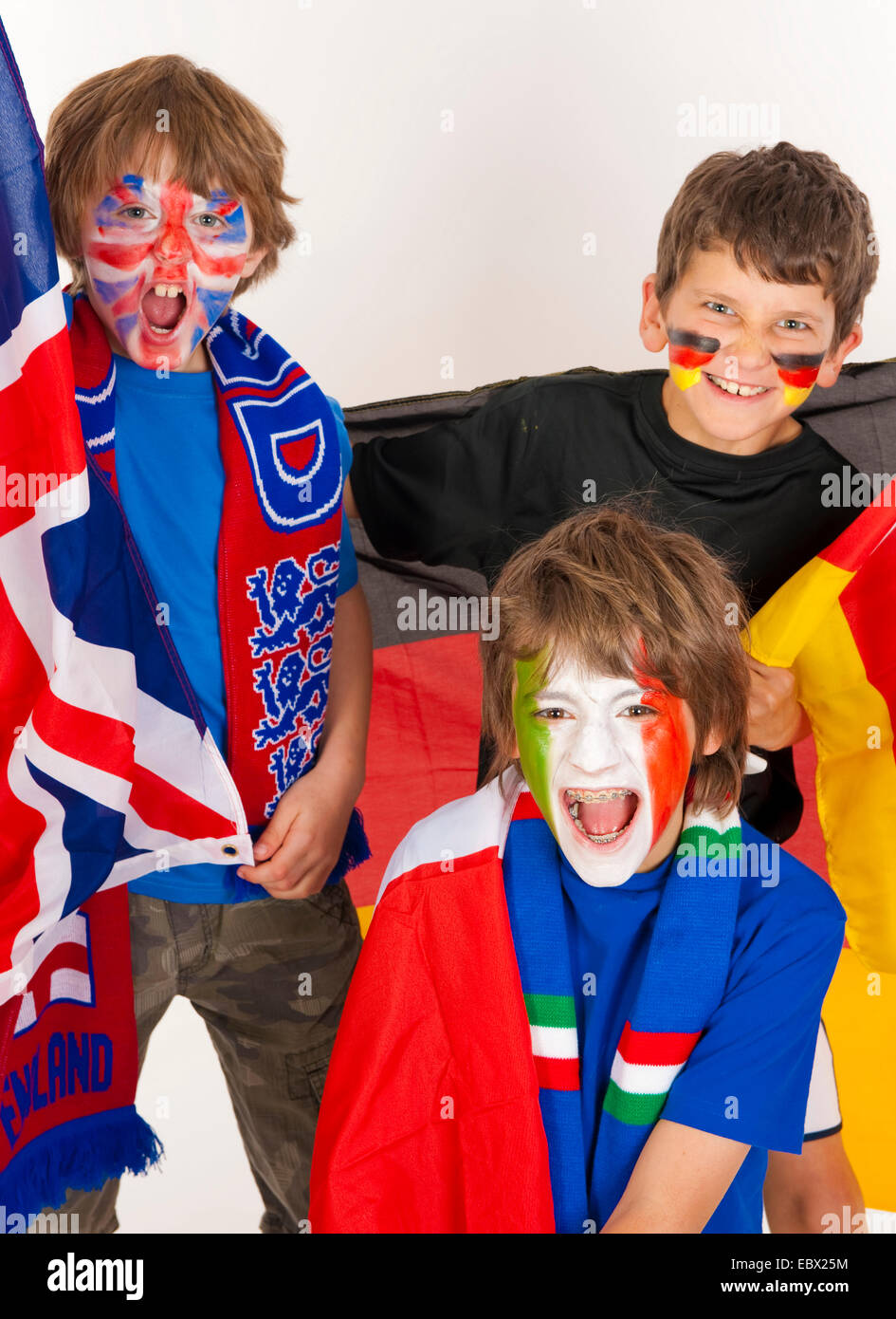 zwei Jungs als Fußball-Fans während der WM 2010 in Südafrika Stockfoto