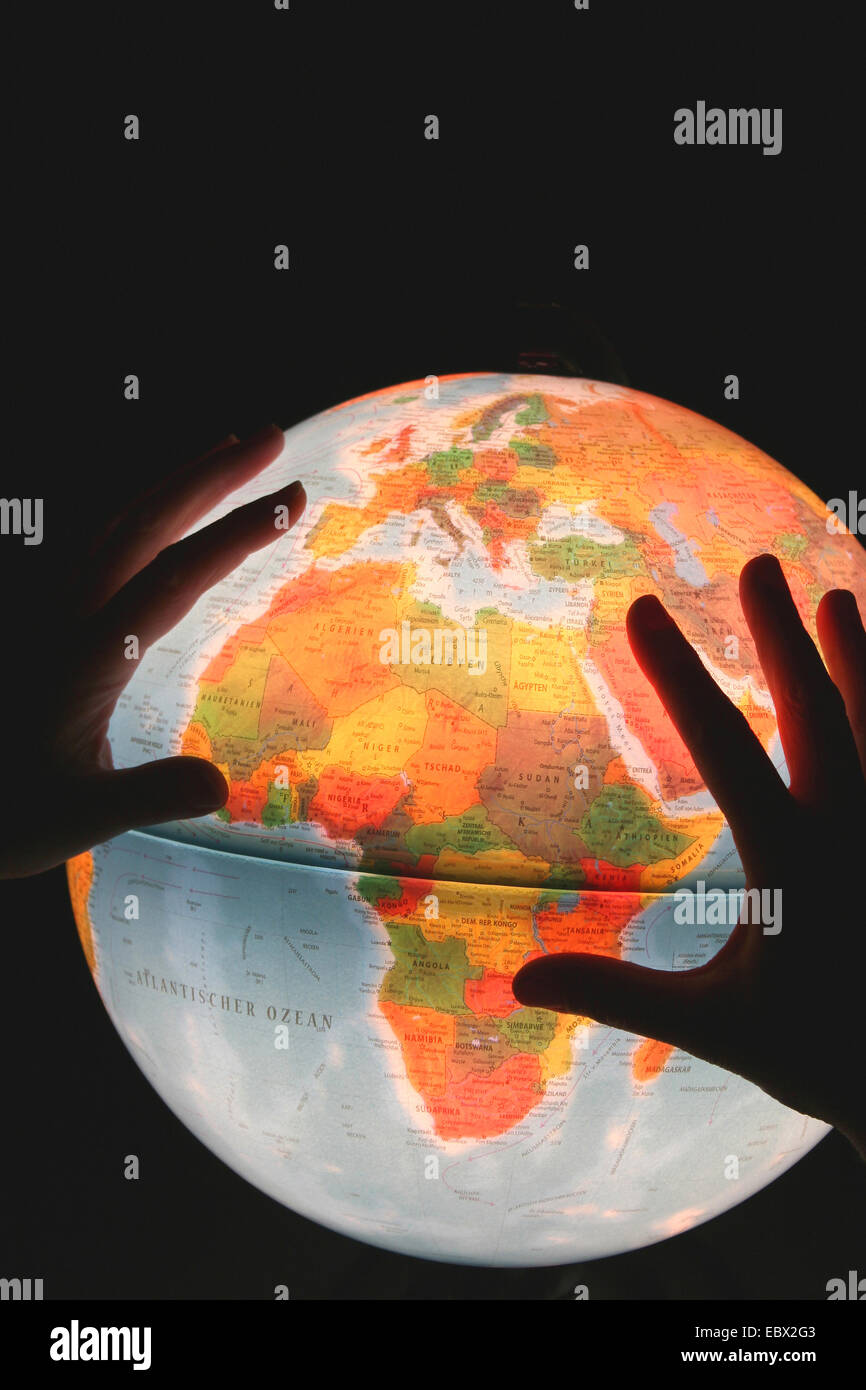Globus und Hände Stockfoto