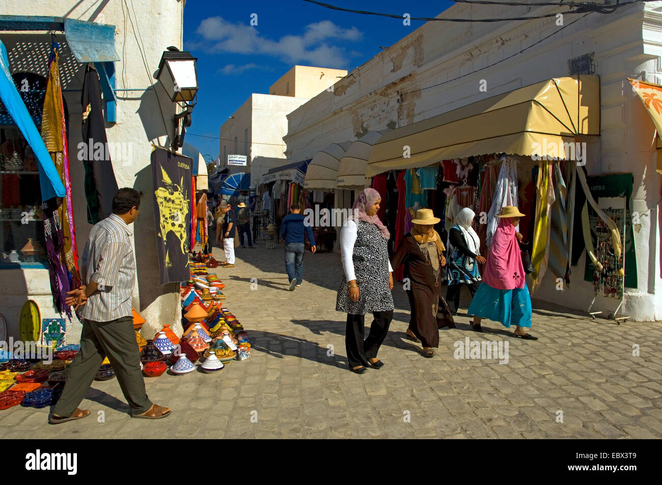 Einkaufsstraße auf der Insel Djerba, Tunesien Stockfoto