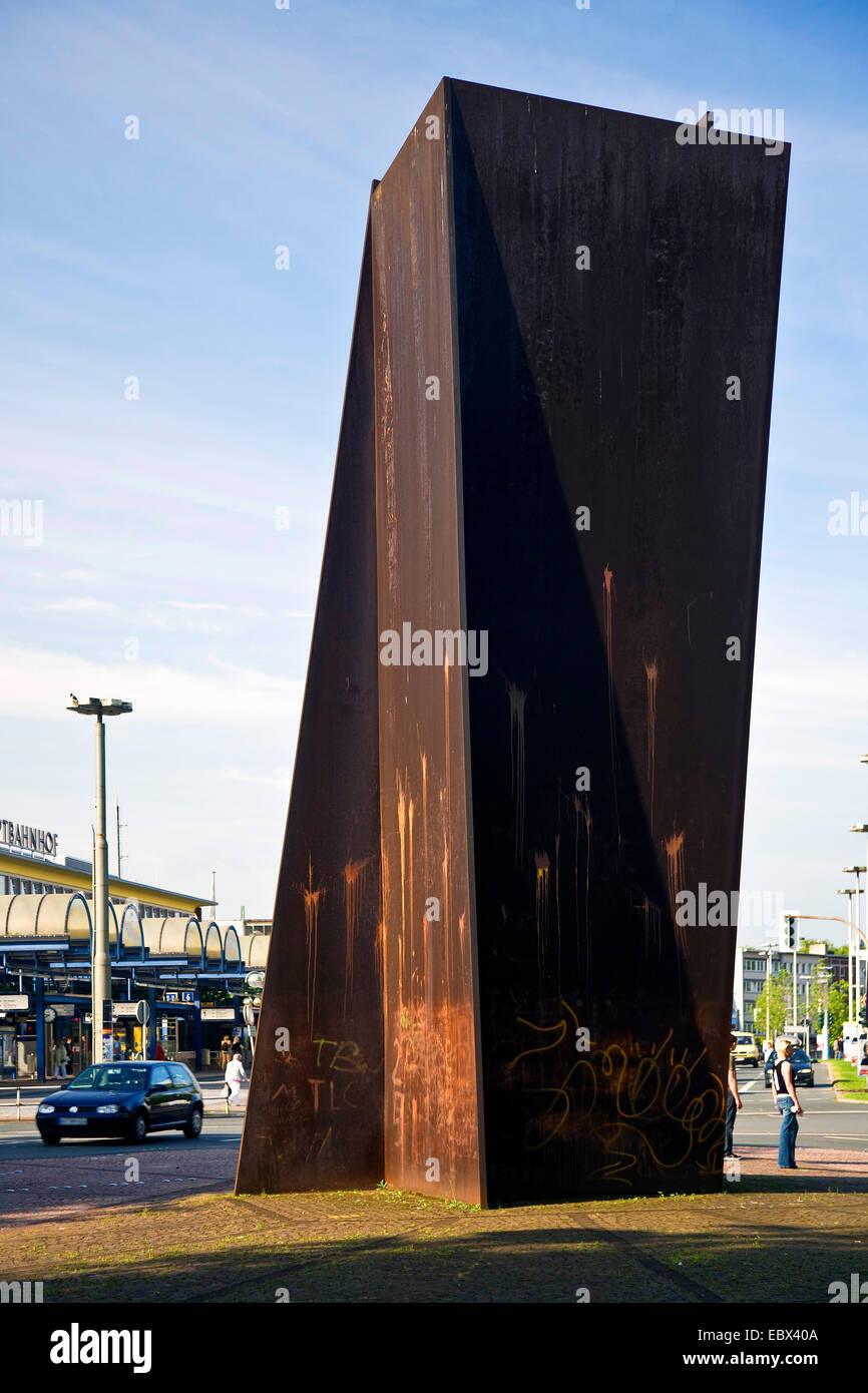Skulptur "terminal" von Richard Serra im Hauptbahnhof, Bochum, Ruhrgebiet, Nordrhein-Westfalen, Deutschland Stockfoto