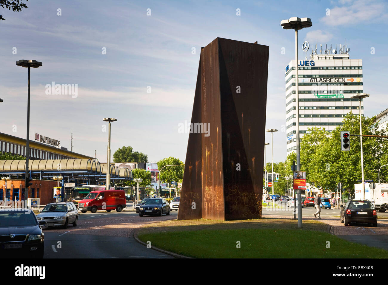 Skulptur "terminal" von Richard Serra im Hauptbahnhof, Bochum, Ruhrgebiet, Nordrhein-Westfalen, Deutschland Stockfoto