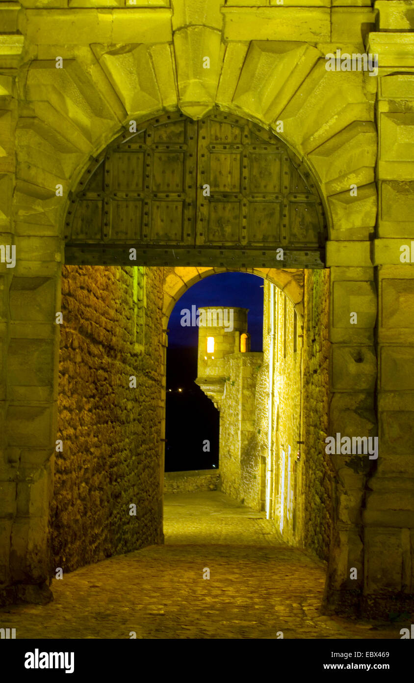 Aubenas Burg bei Nacht, Frankreich Ardeche Stockfoto
