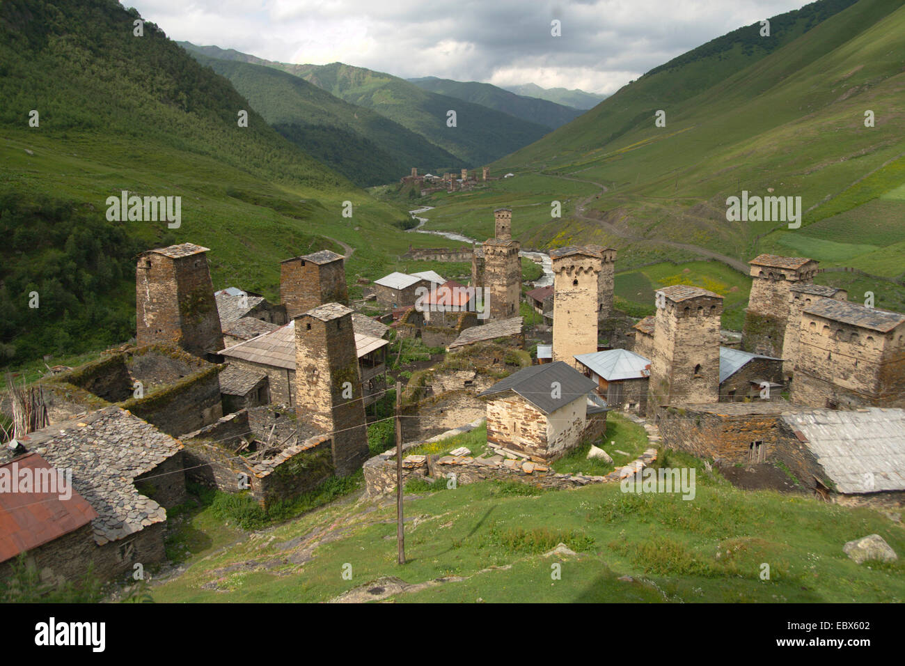 Ushguli, mittelalterliches Dorf mit typischen swanischen schützenden Türmen, Georgia, Caucasus Stockfoto