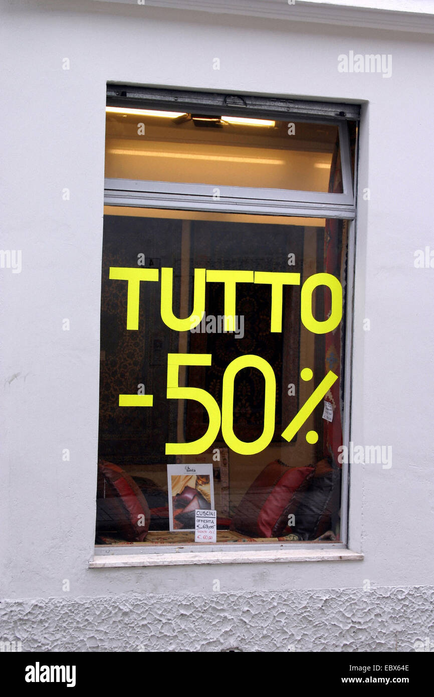 minus 50 % in einem Geschäft in Italien, Italien Stockfoto
