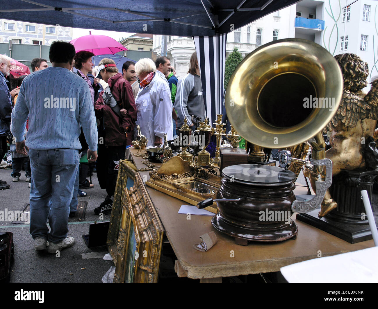 altes Grammophon auf einen Flohmarkt, Österreich, Naschmarkt, Wien Stockfoto