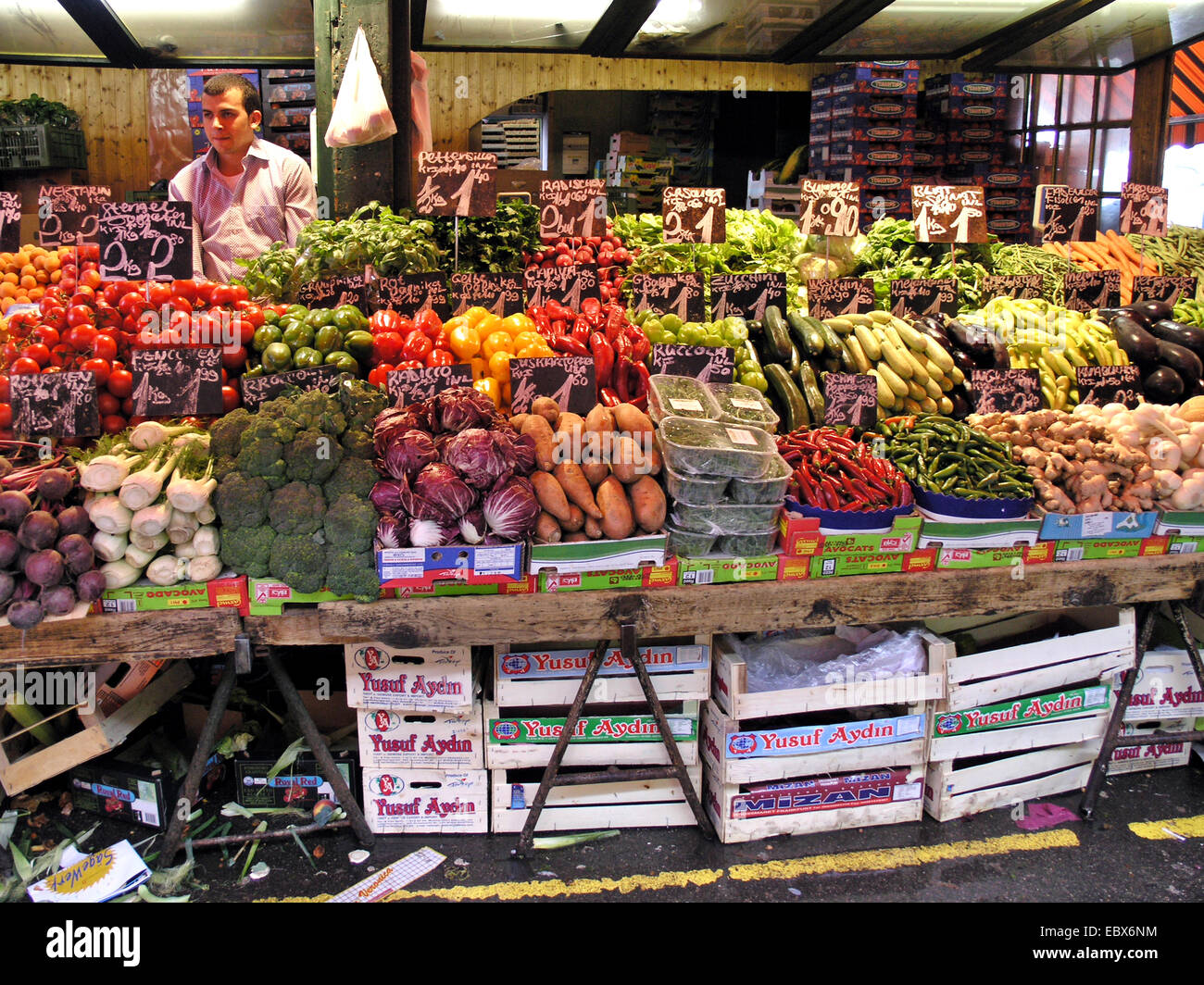 Gemüse-Stand auf einem Markt, Österreich, Naschmarkt, Wien Stockfoto